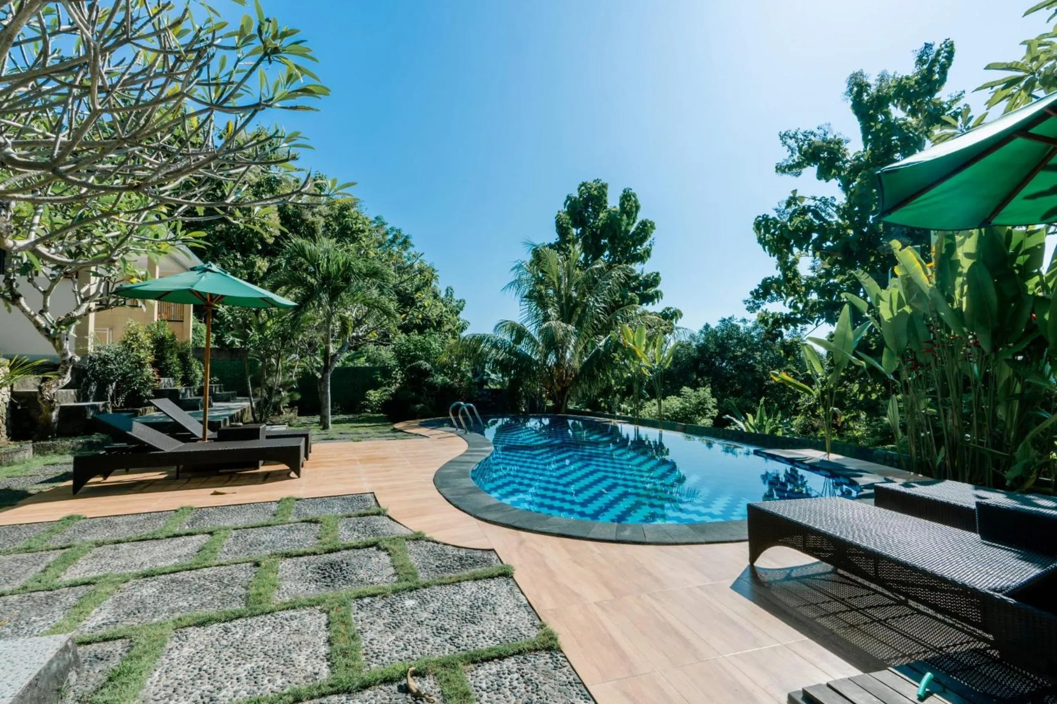 Swimming pool in Arunika Cottage