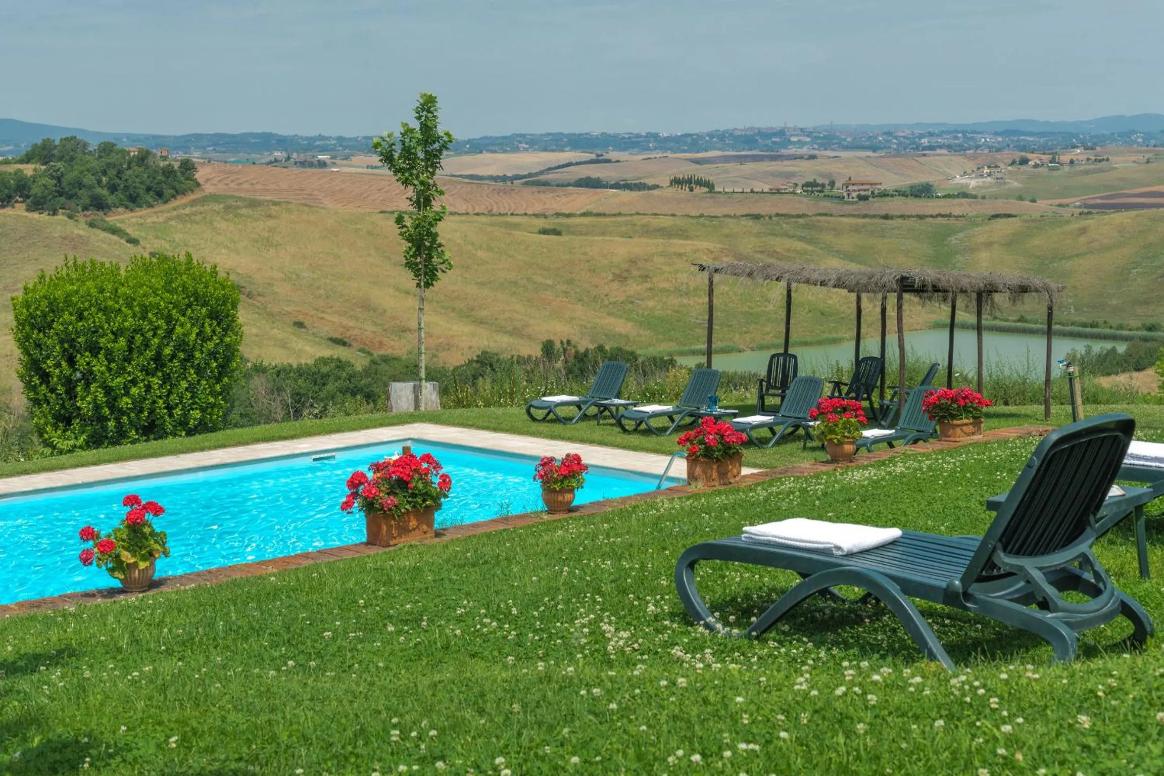Swimming pool in Appartamenti Villa e Fattoria di Radi Tuscany