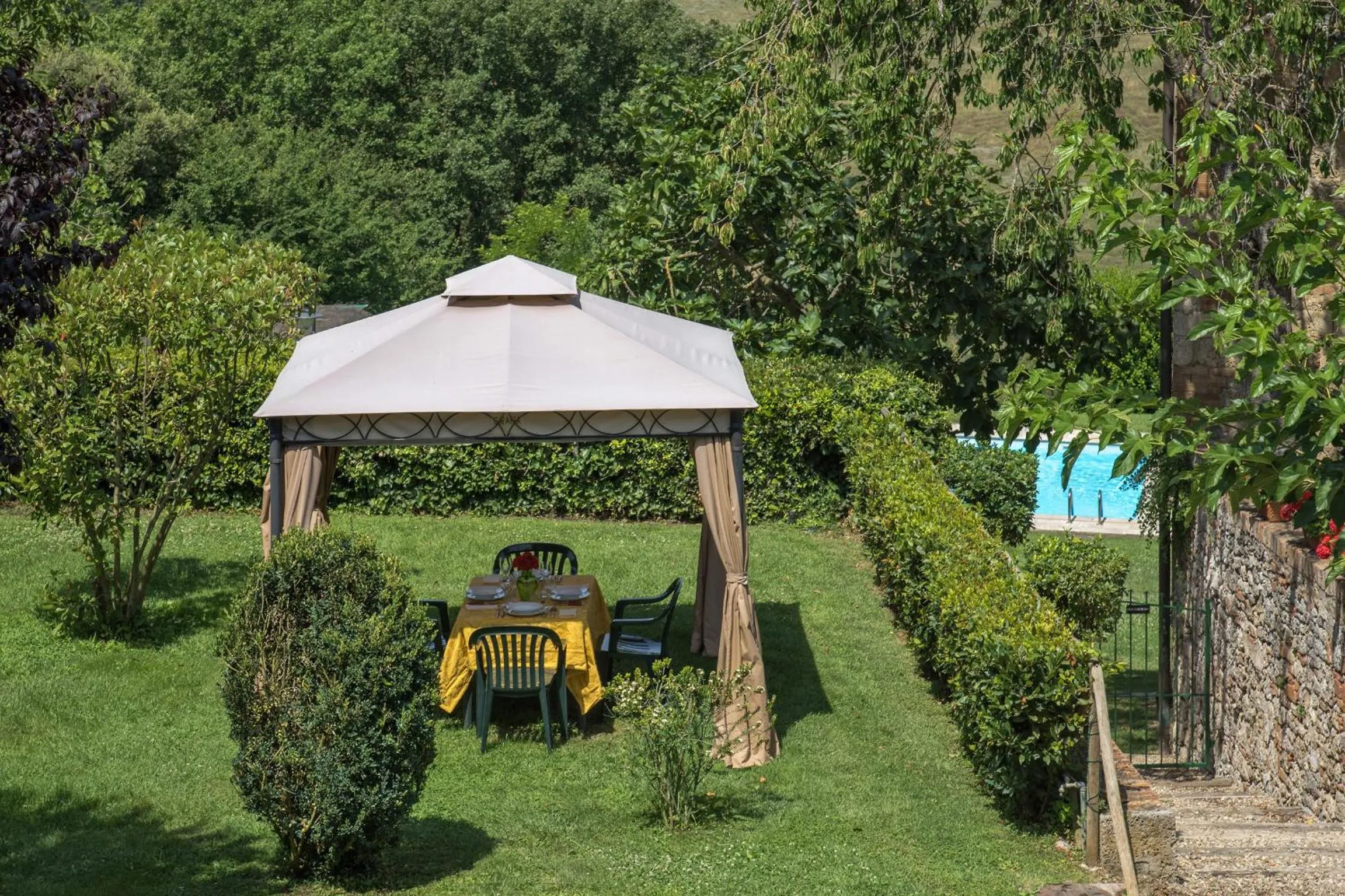 Garden in Appartamenti Villa e Fattoria di Radi Tuscany