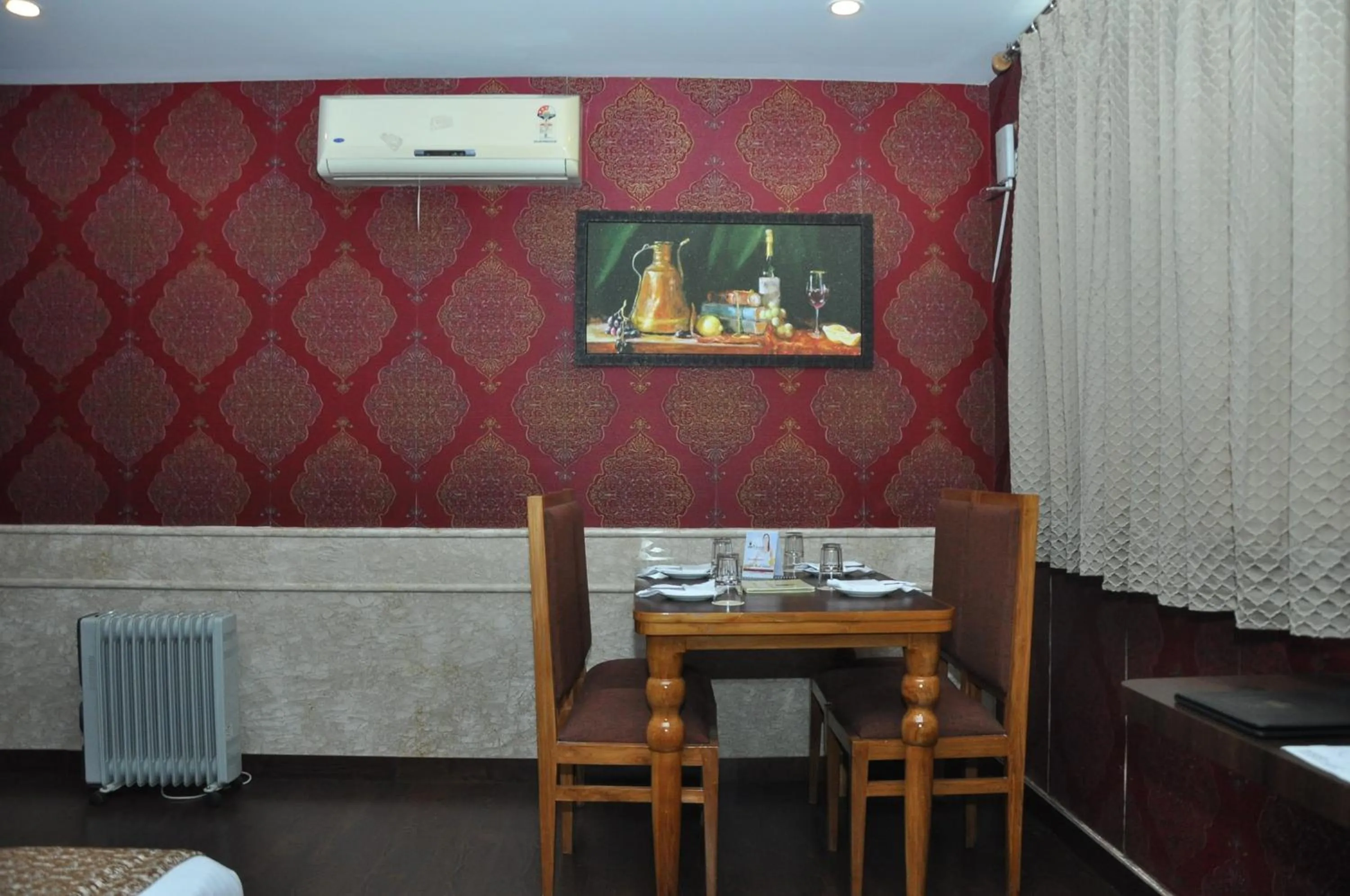 Dining area in Hotel JSR Continental