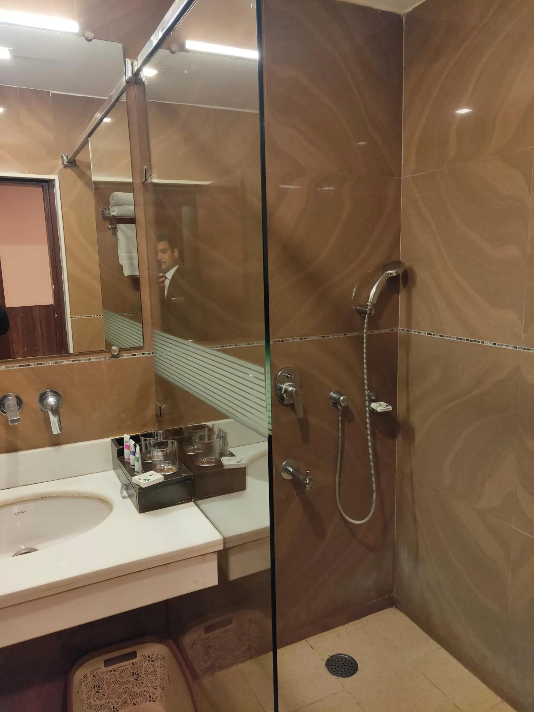 Bathroom in Hotel JSR Continental