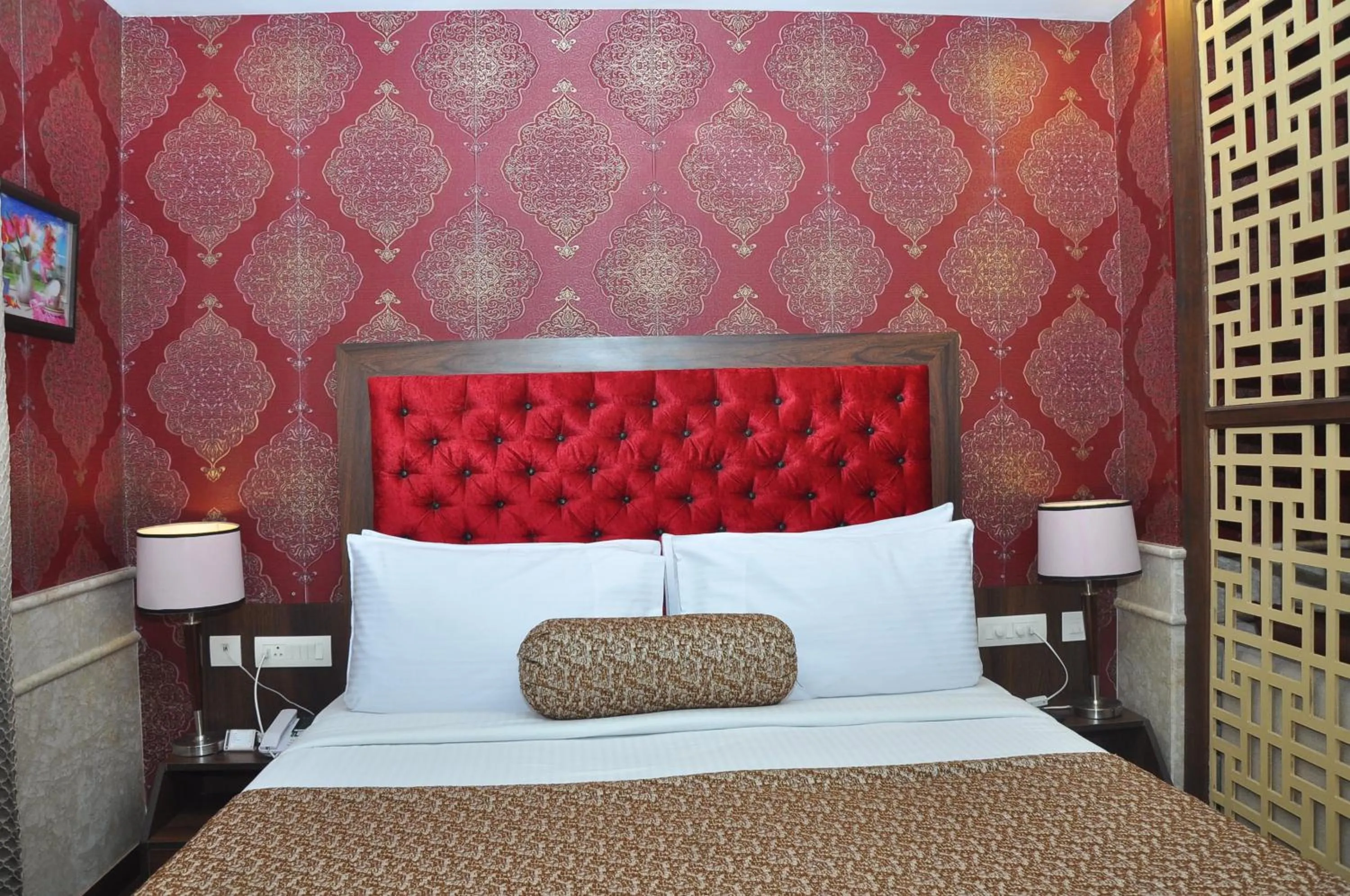 Bedroom, Bed in Hotel JSR Continental