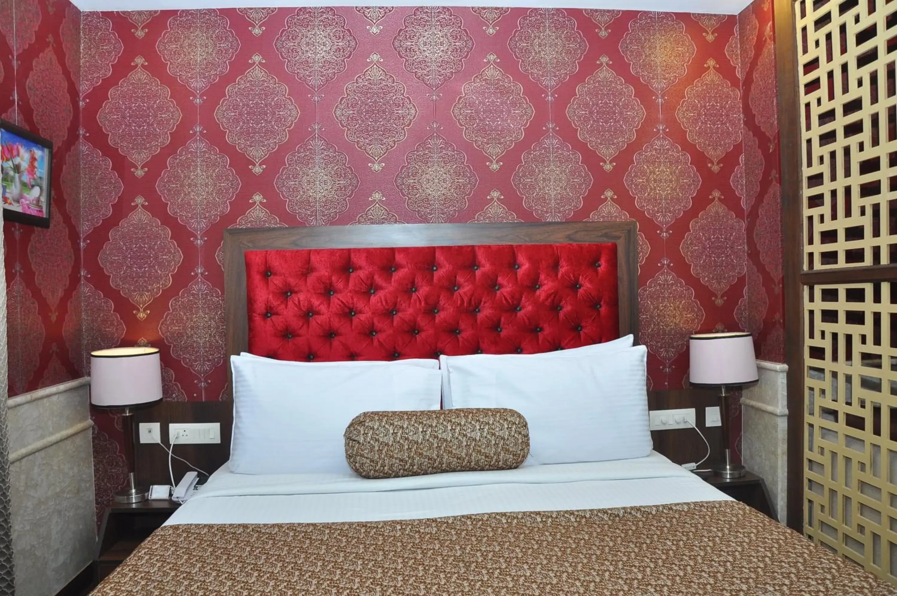 Bedroom, Bed in Hotel JSR Continental Bedroom, Bed in Hotel JSR Continental