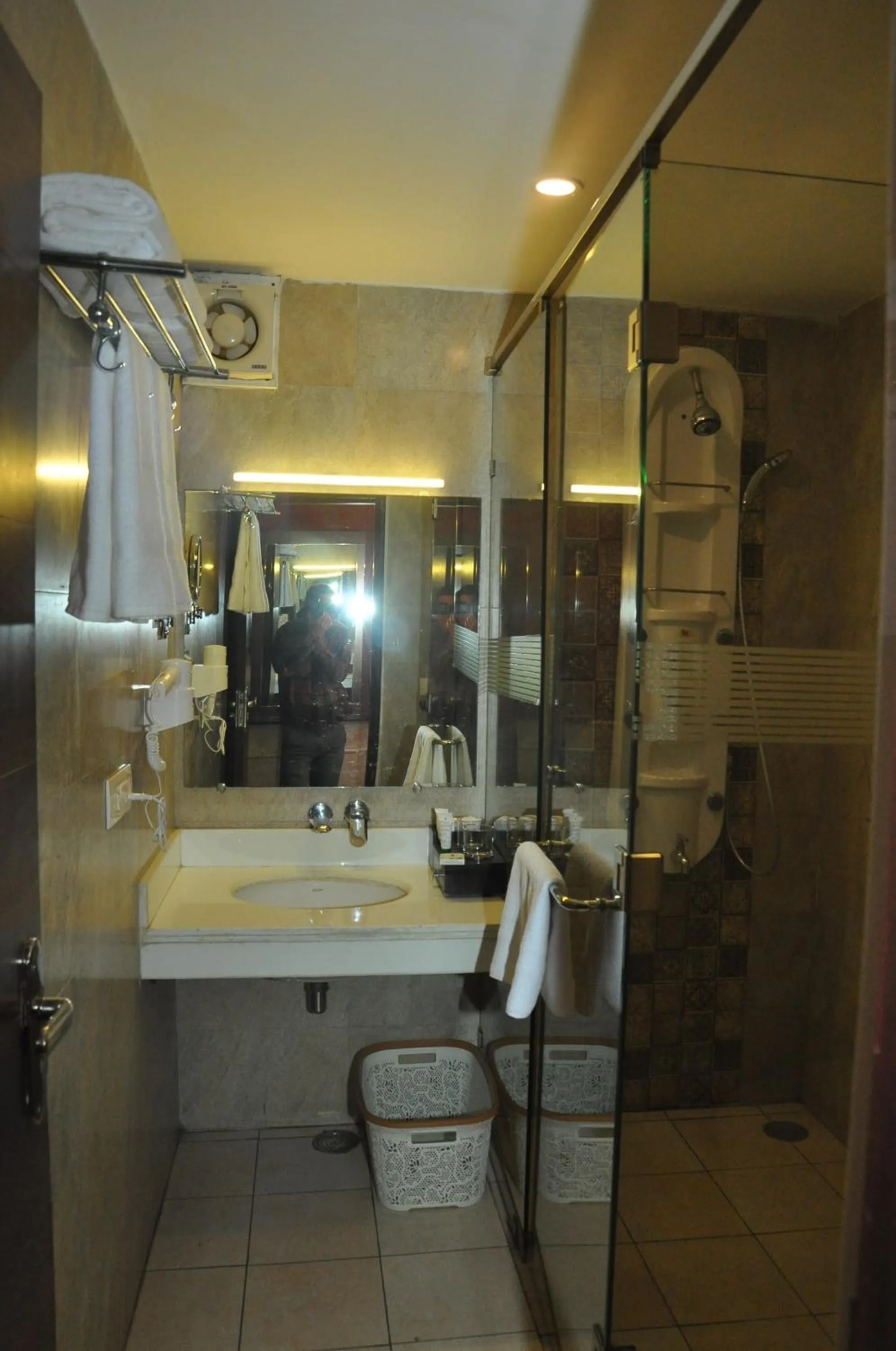 Bathroom in Hotel JSR Continental