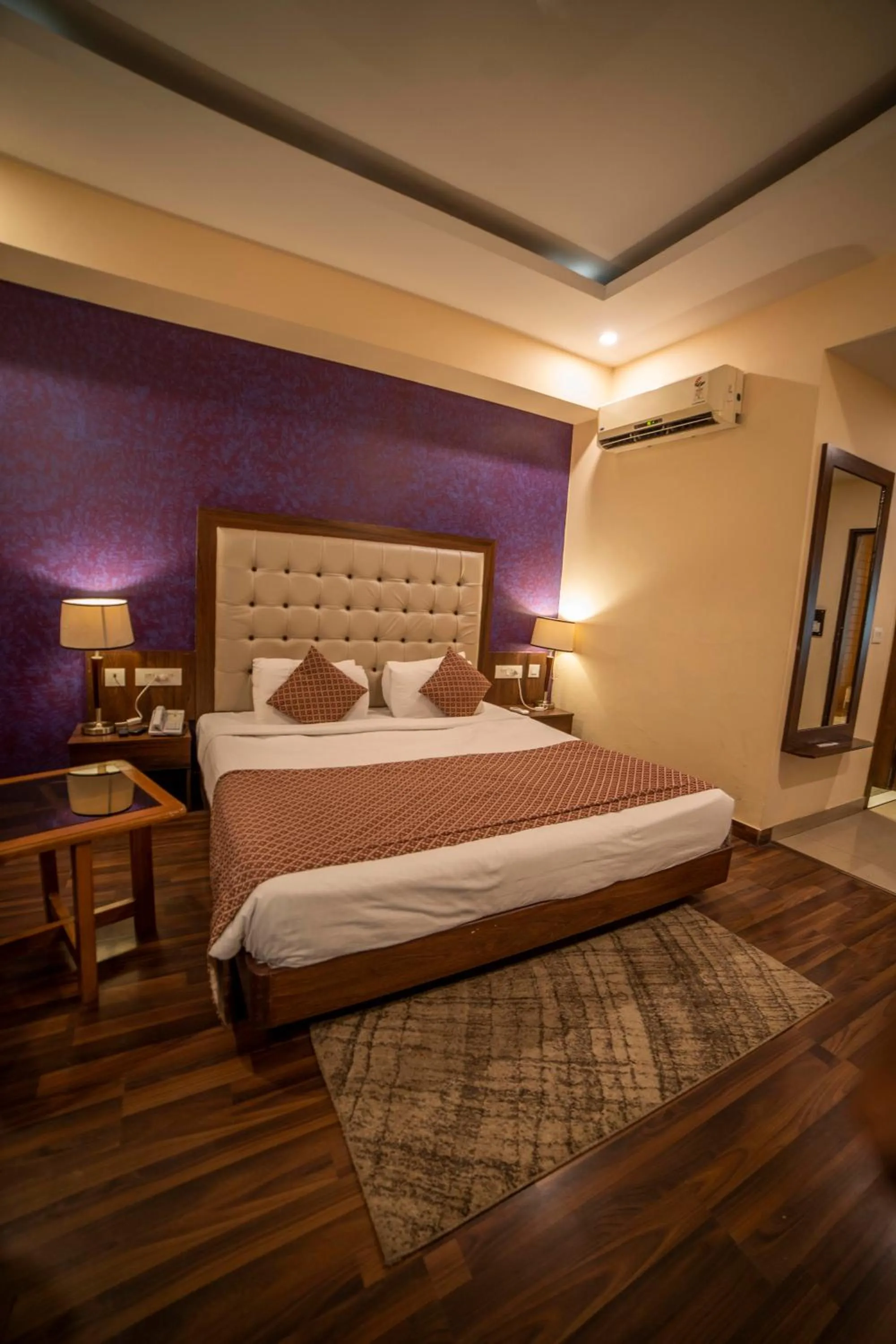 Bedroom, Bed in Hotel JSR Continental