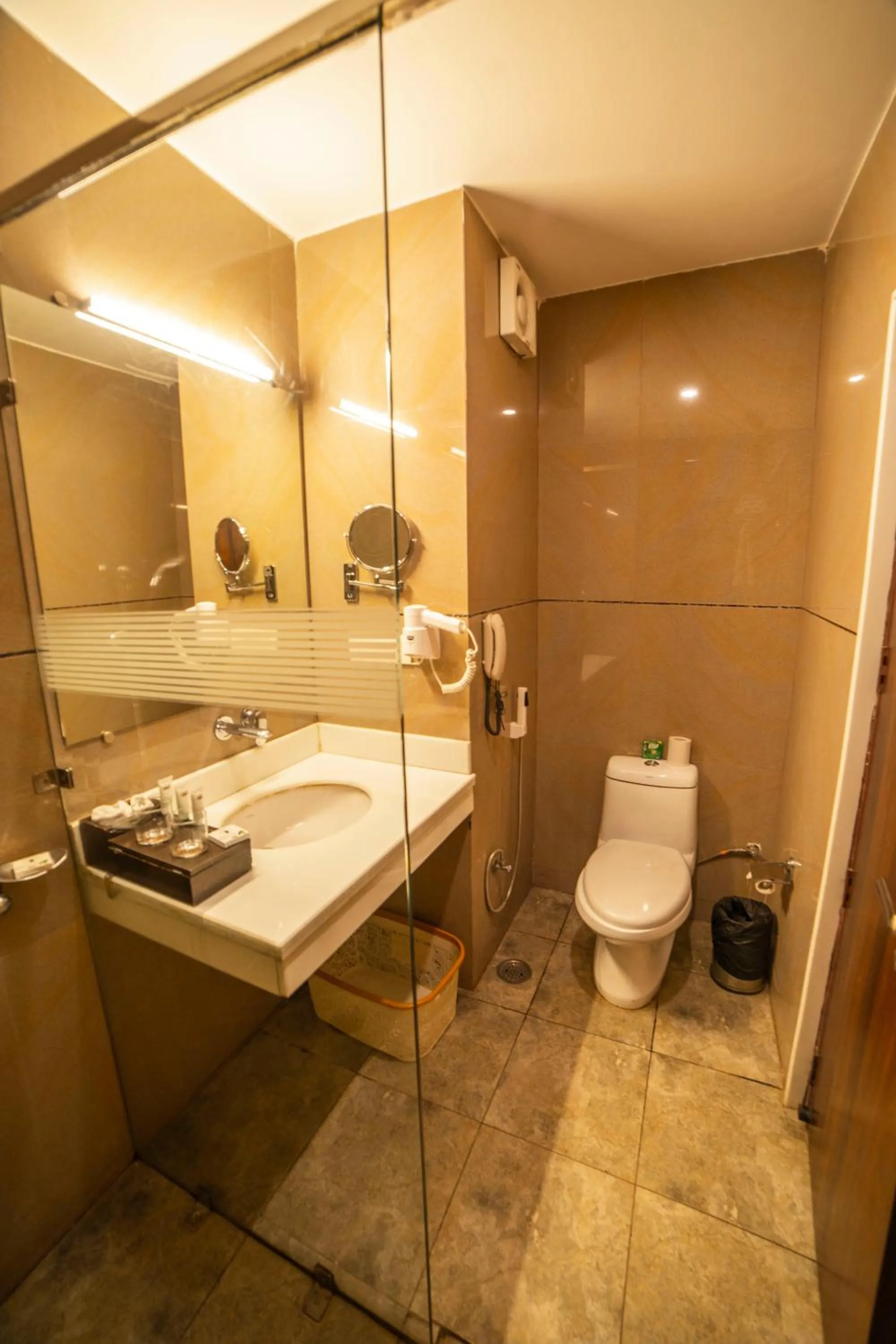 Bathroom in Hotel JSR Continental