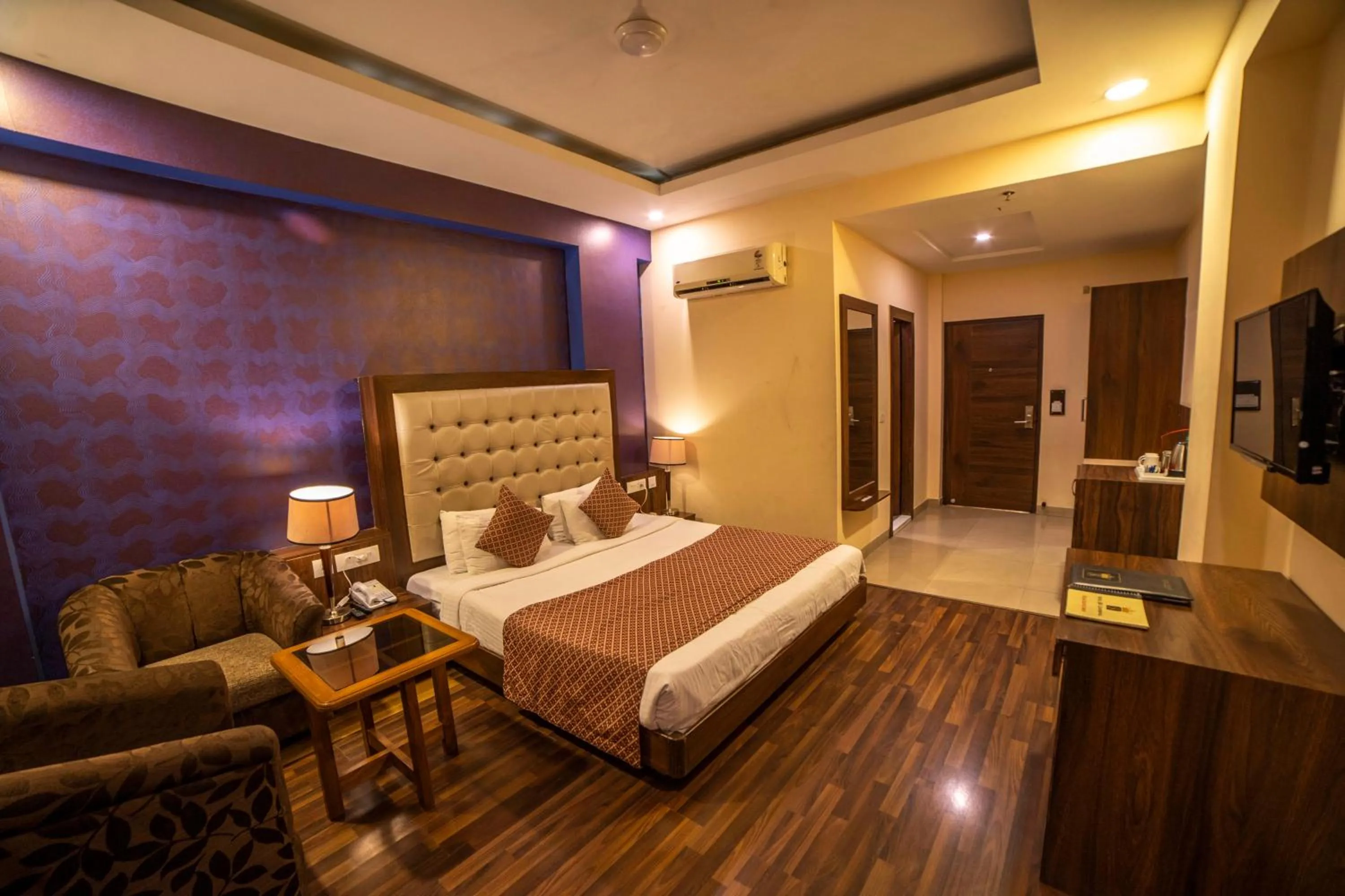 Photo of the whole room, Bed in Hotel JSR Continental