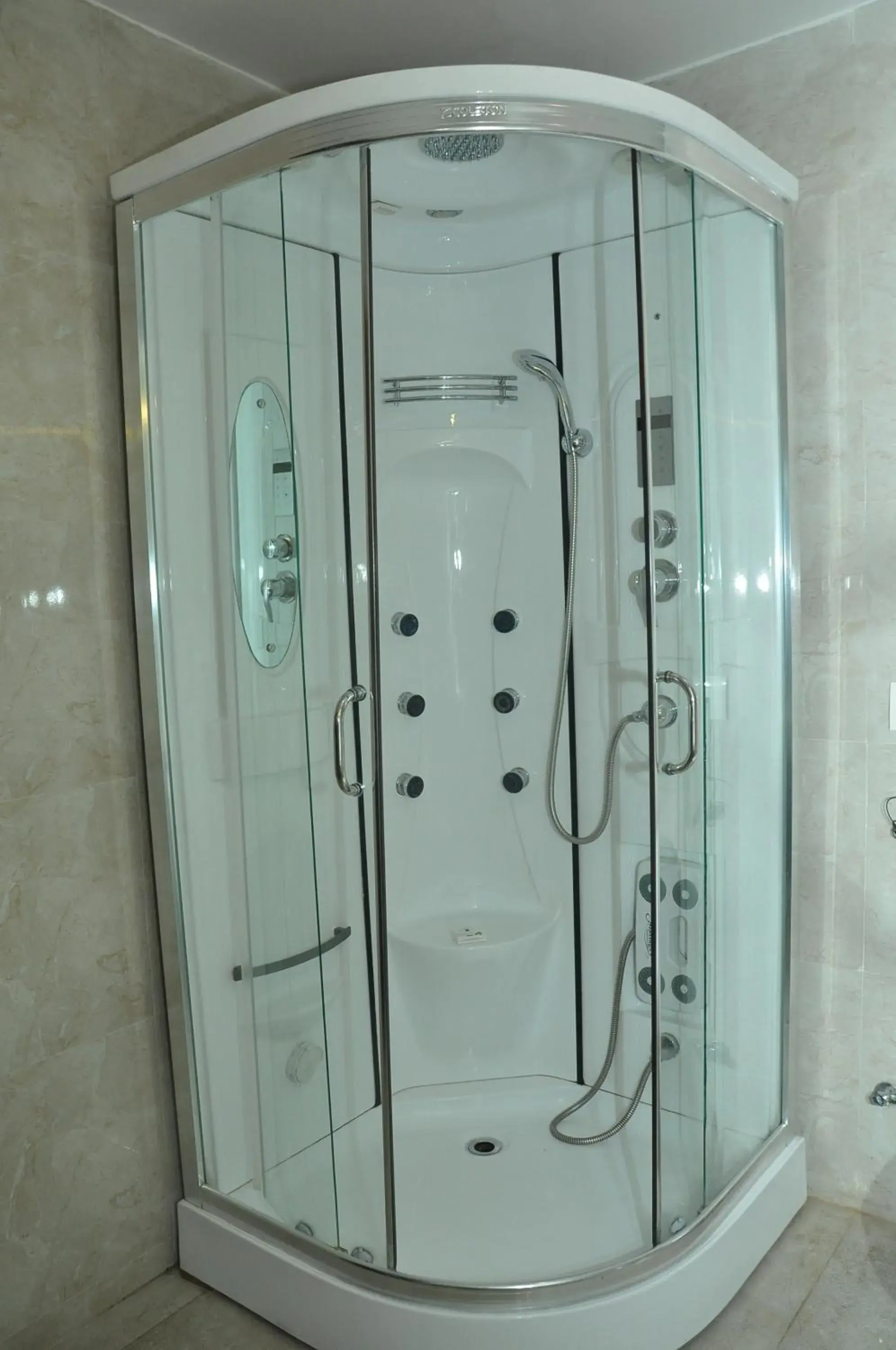 Two-Bedroom Suite in Hotel JSR Continental Two-Bedroom Suite in Hotel JSR Continental