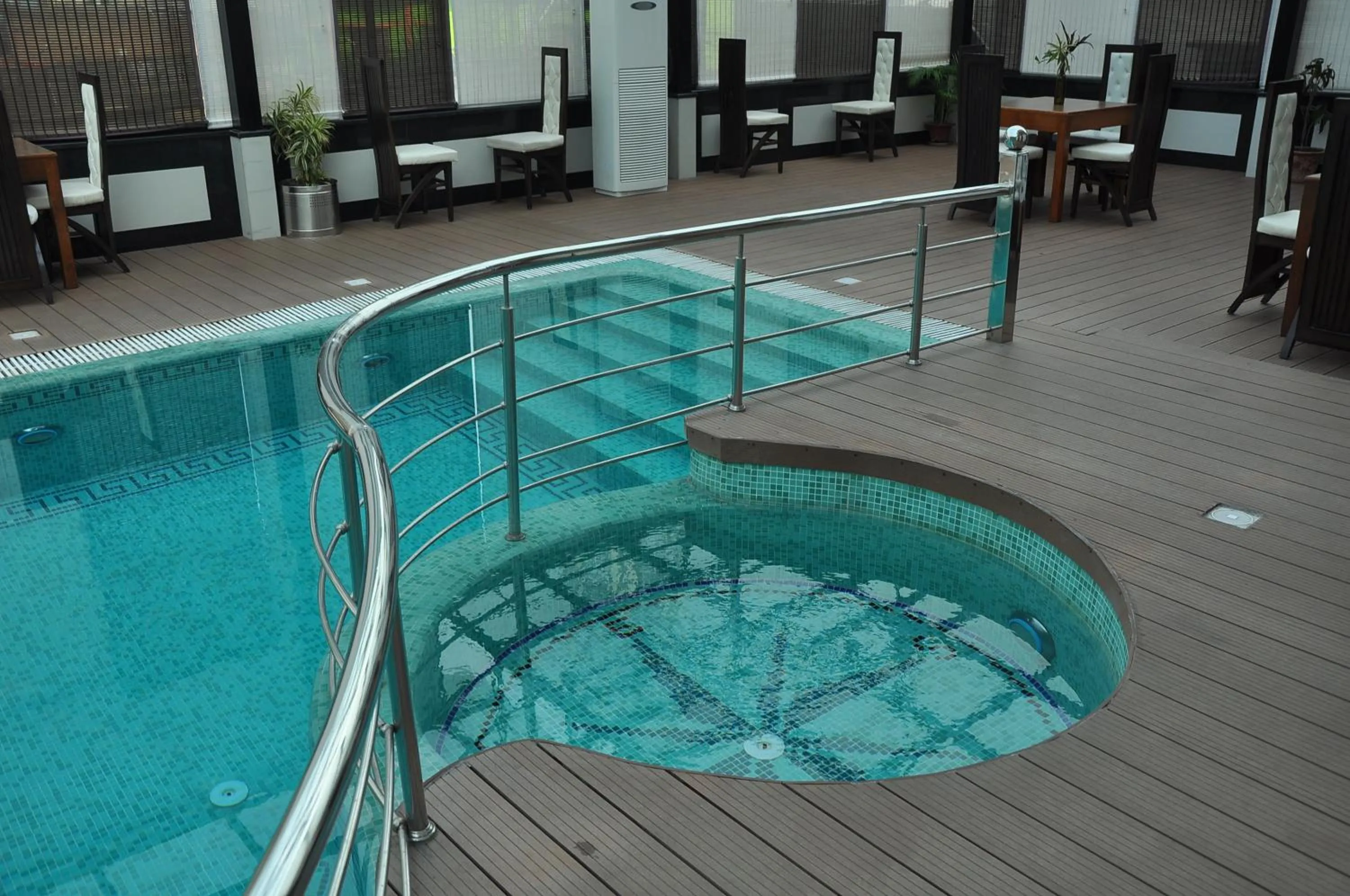 Swimming pool in Hotel JSR Continental