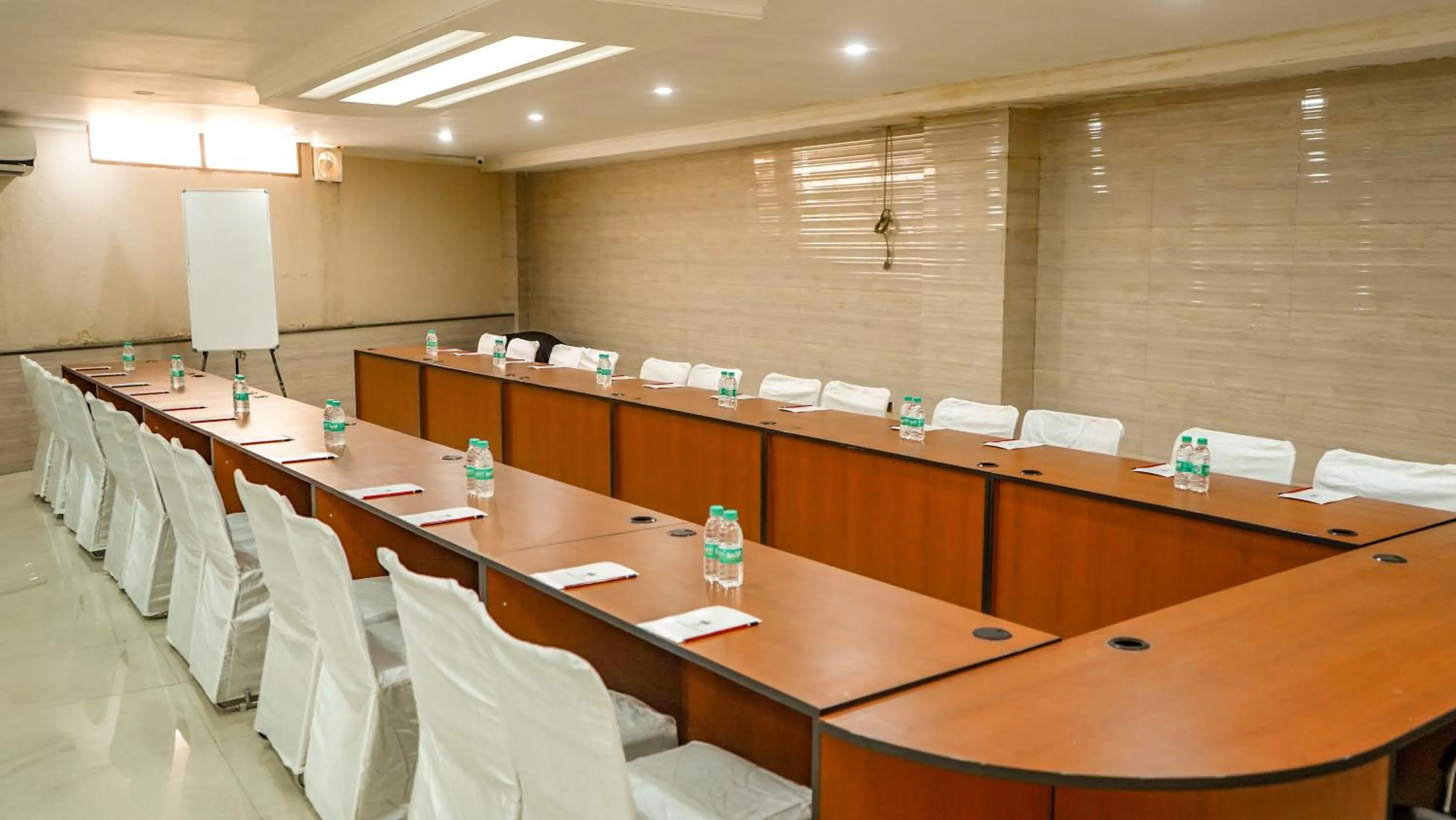 Business facilities in Hotel JSR Continental