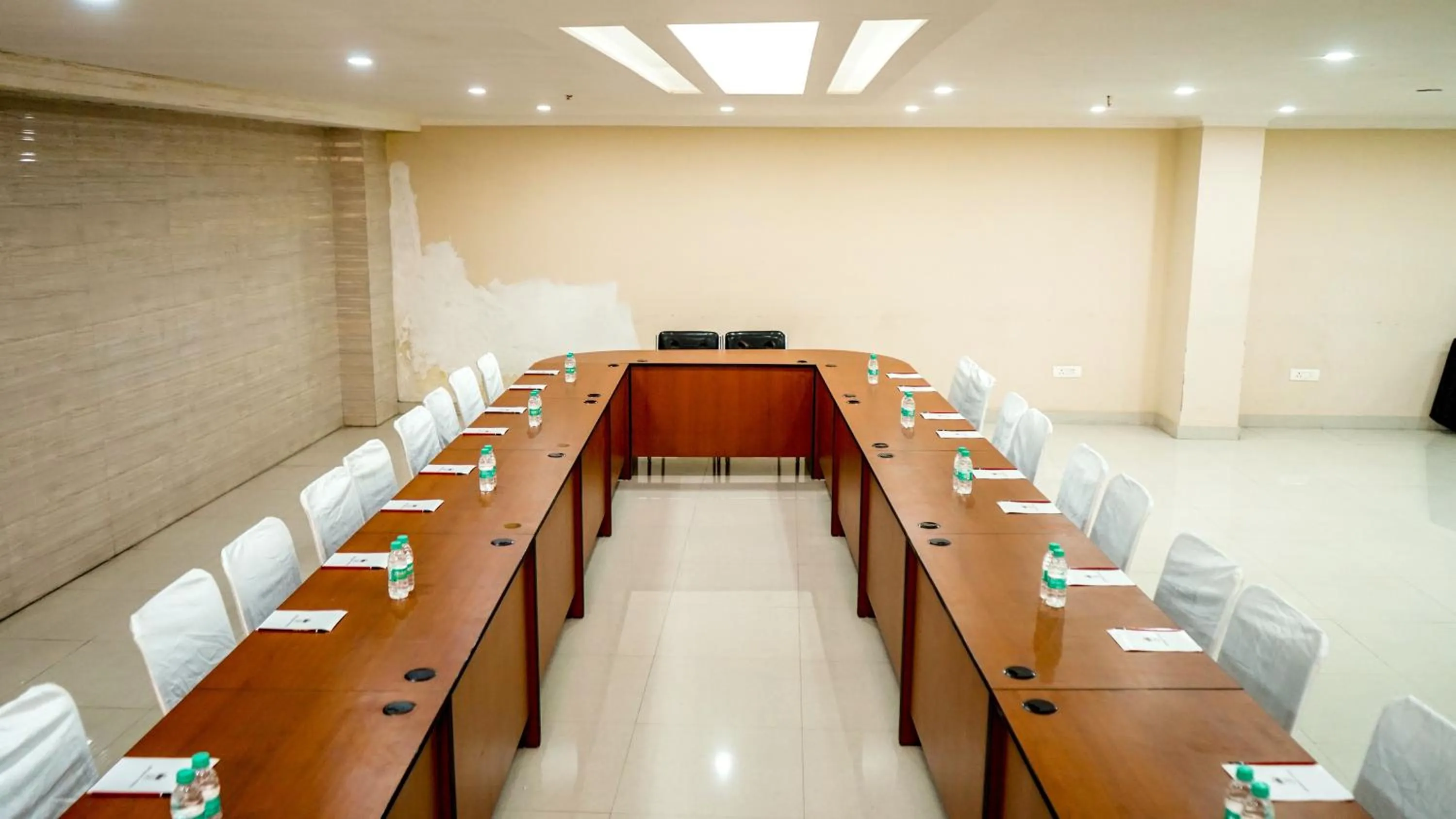 Business facilities in Hotel JSR Continental