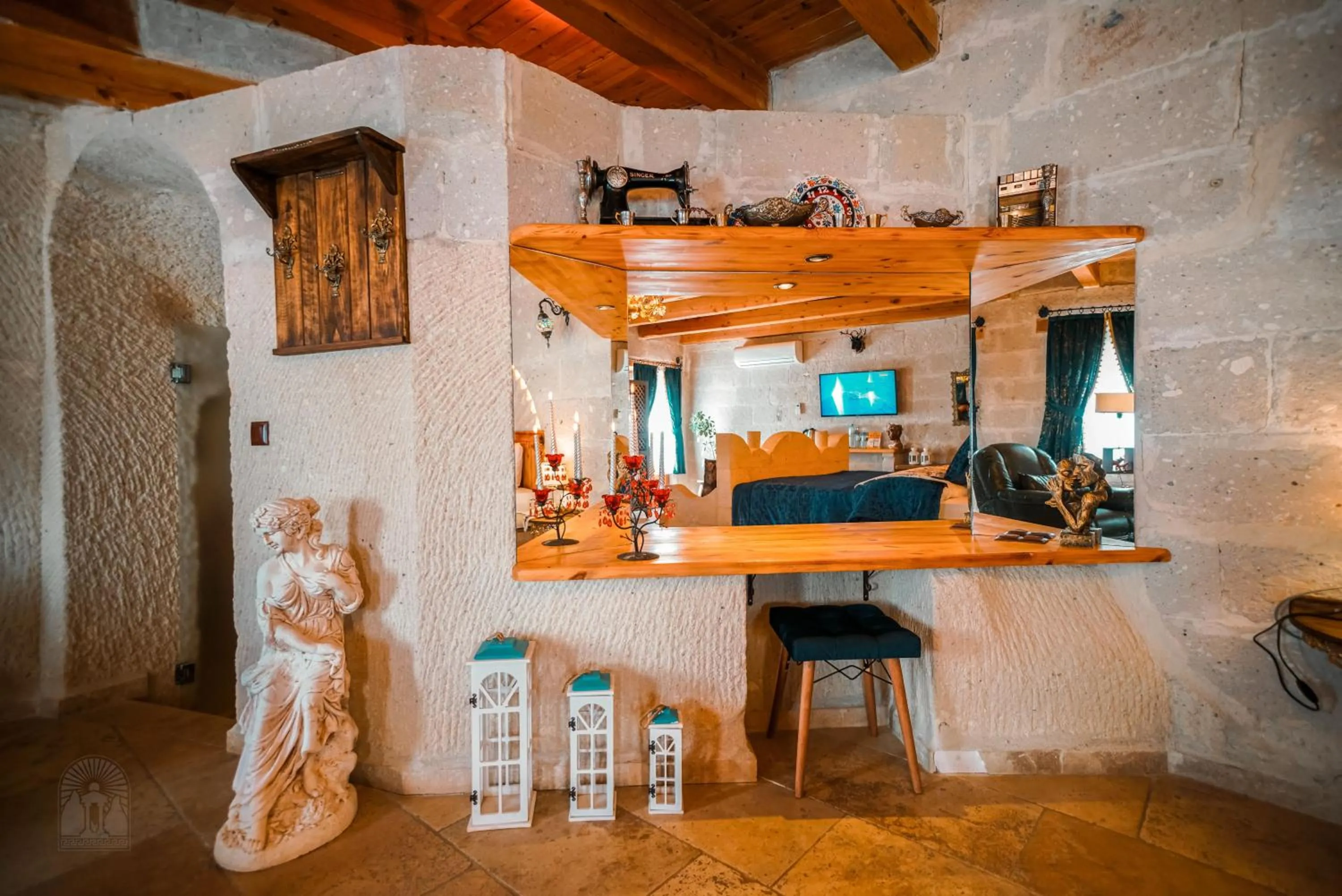 Photo of the whole room in Zeus Cave Suites