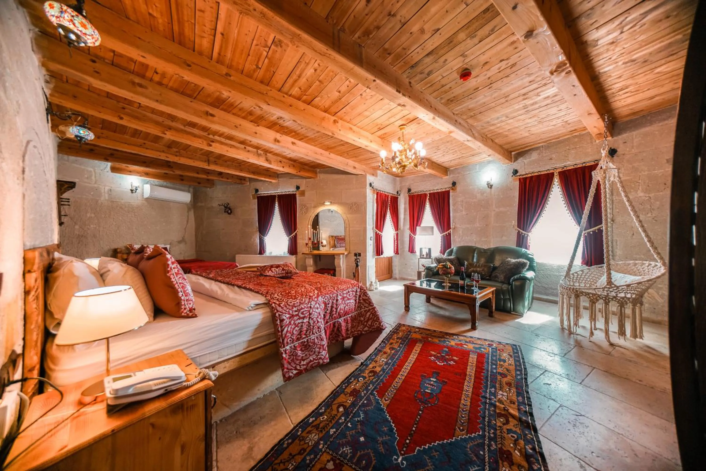 Photo of the whole room, Bed in Zeus Cave Suites