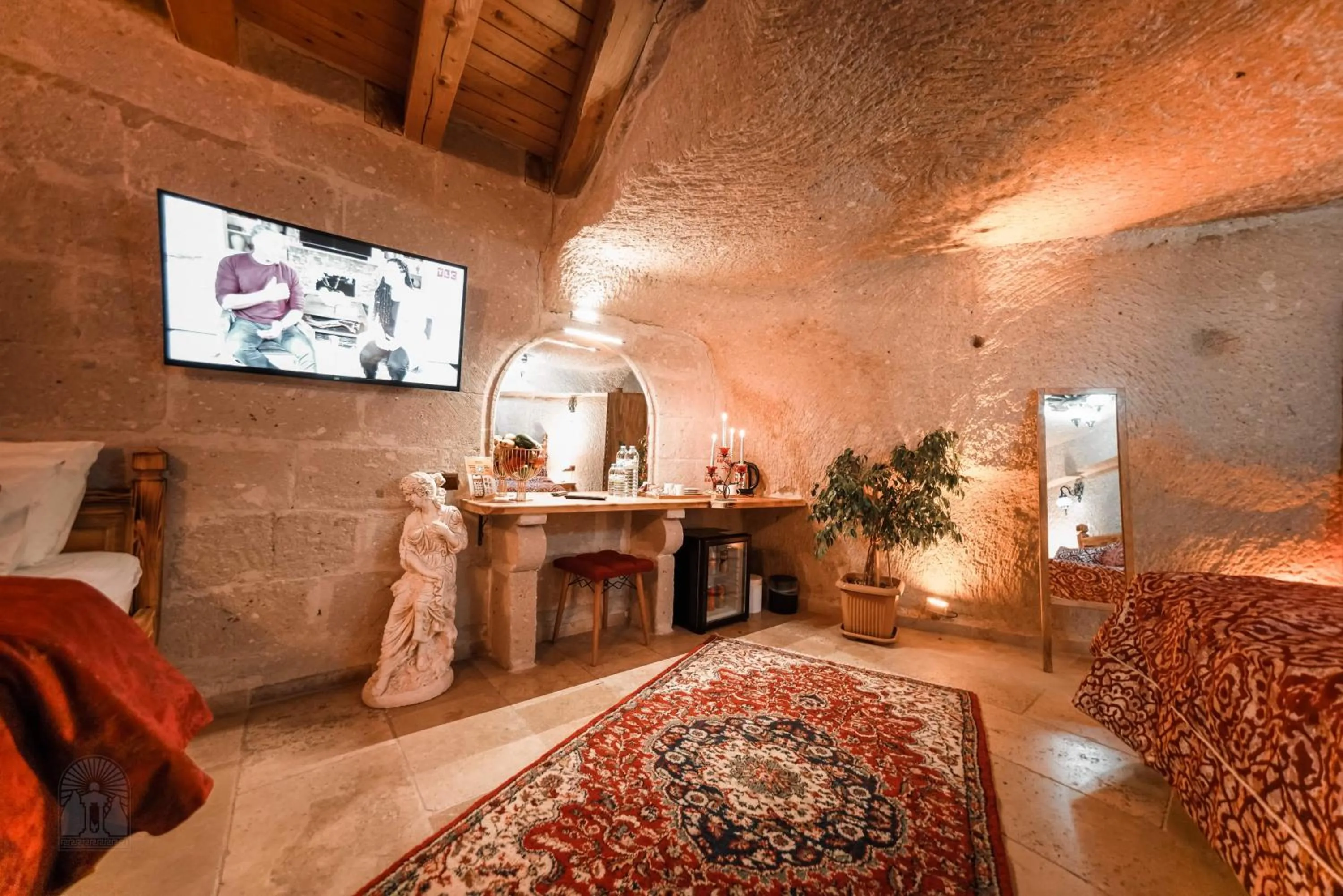 Photo of the whole room in Zeus Cave Suites