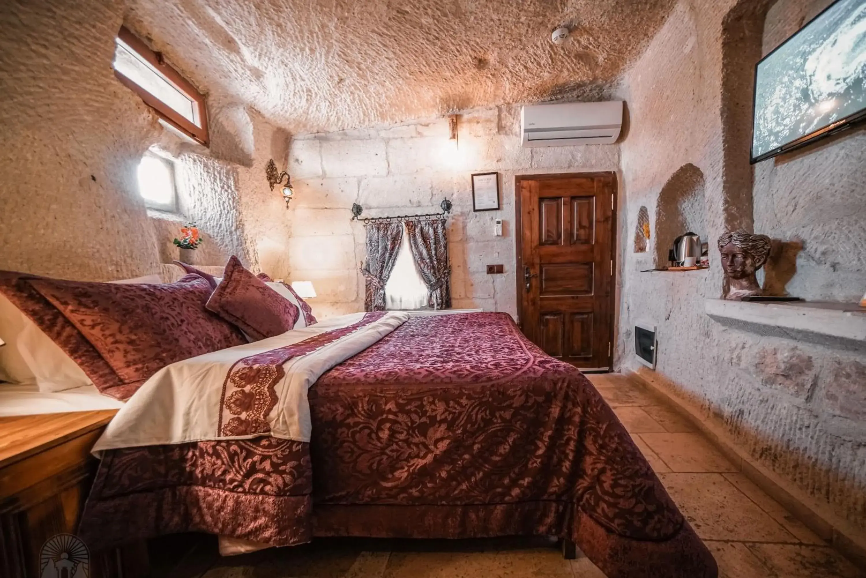 Double Room in Zeus Cave Suites Double Room in Zeus Cave Suites
