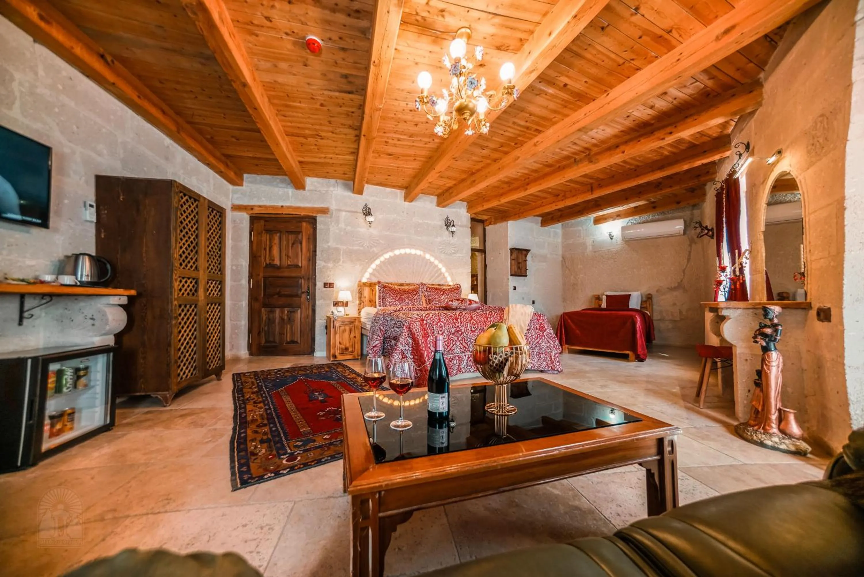 Photo of the whole room in Zeus Cave Suites