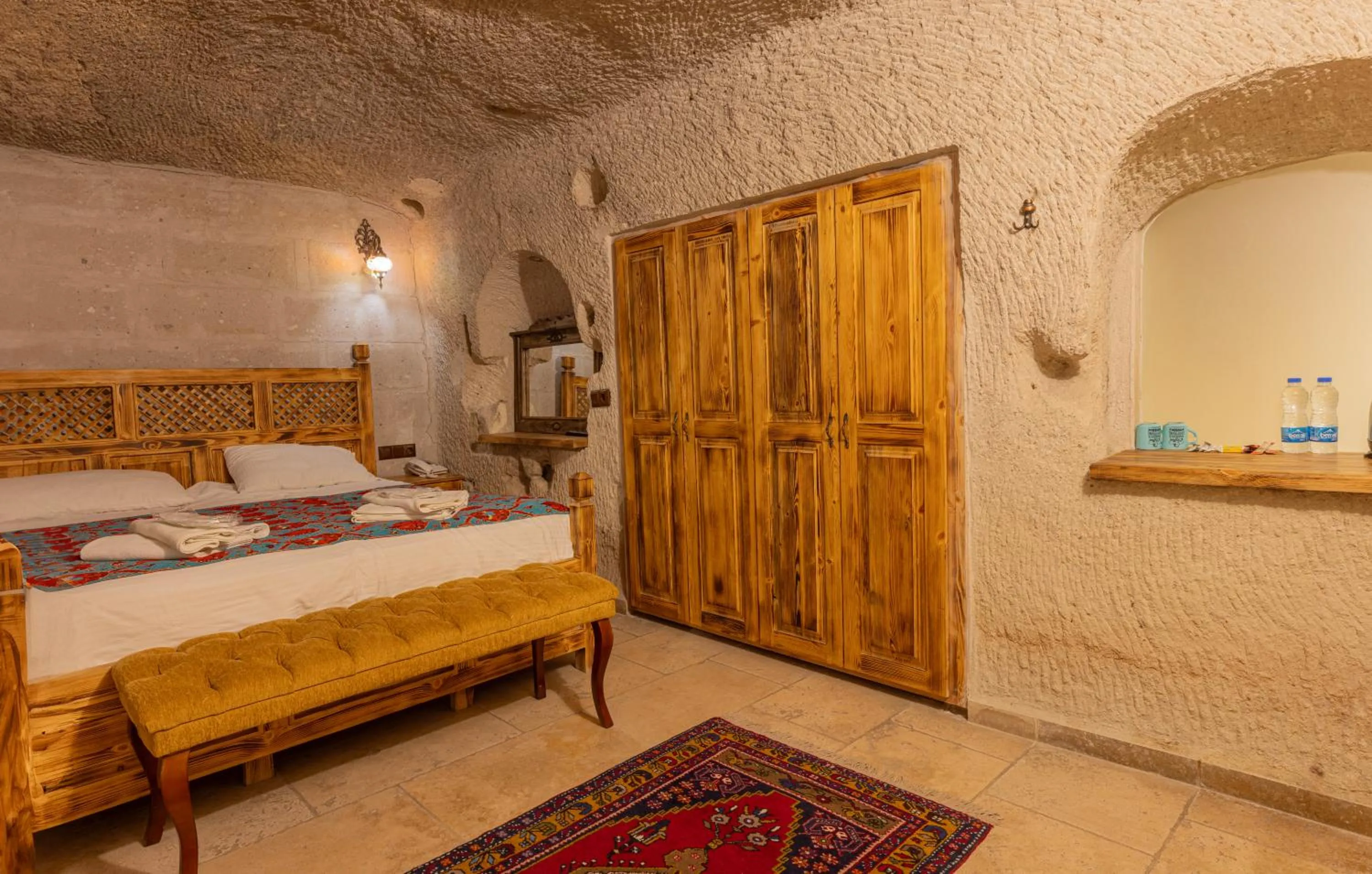 Photo of the whole room, Bed in Zeus Cave Suites