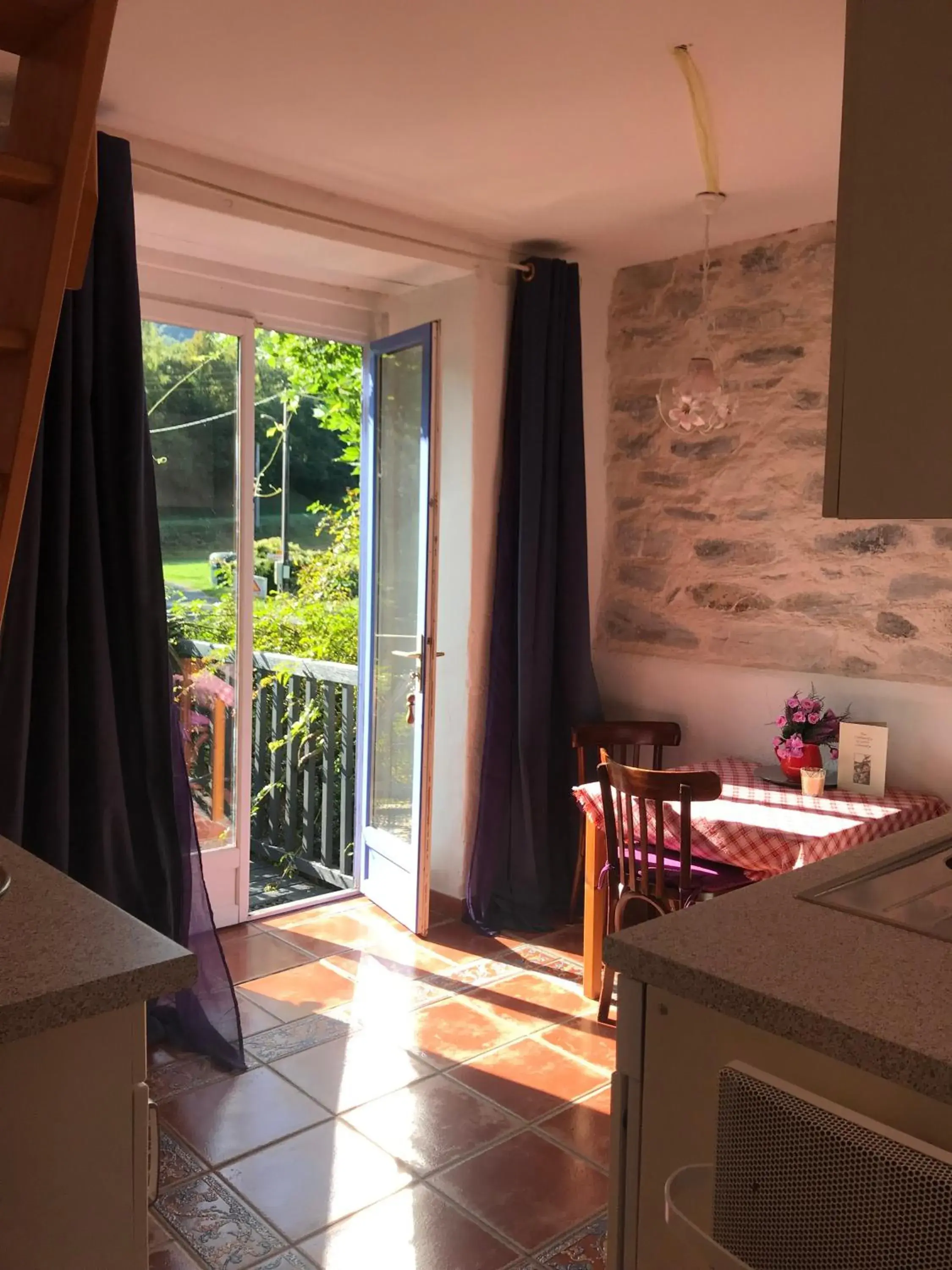 Apartment with Terrace in Petit Château Apartment with Terrace in Petit Château