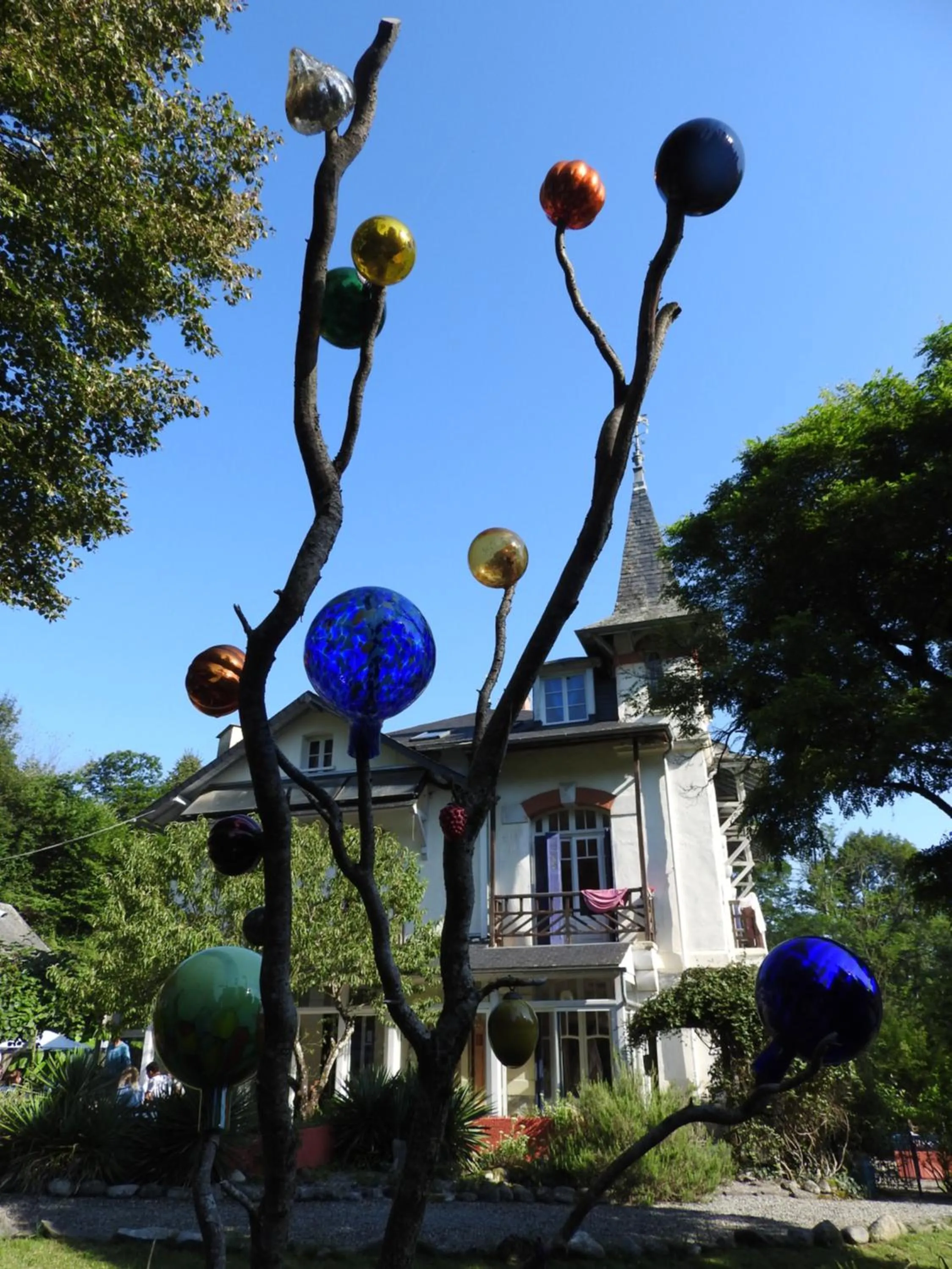 Property building in Petit Château