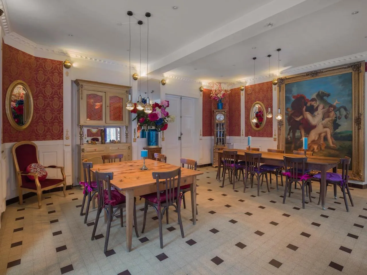 Restaurant/places to eat in Petit Château