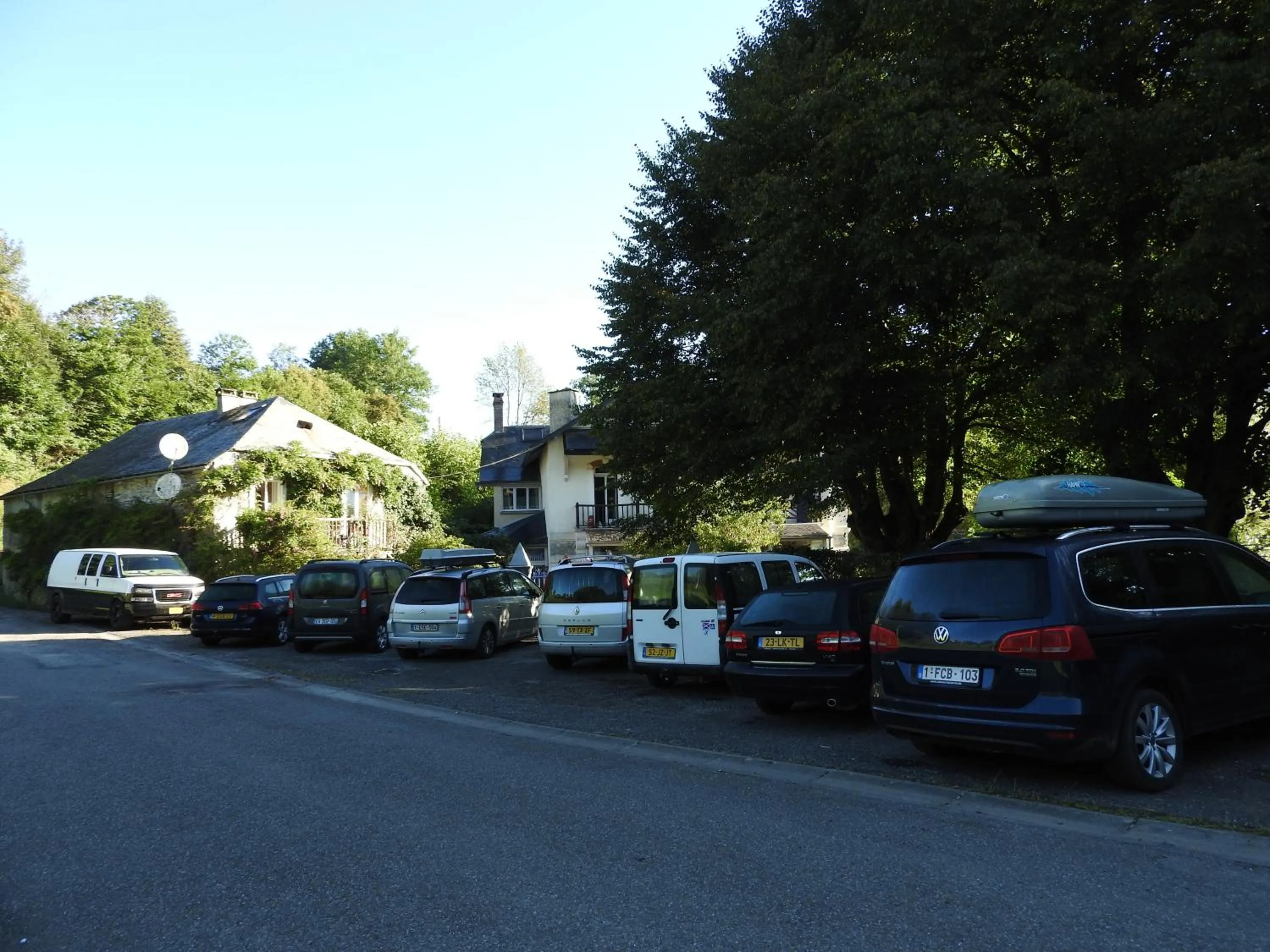 Property building in Petit Château