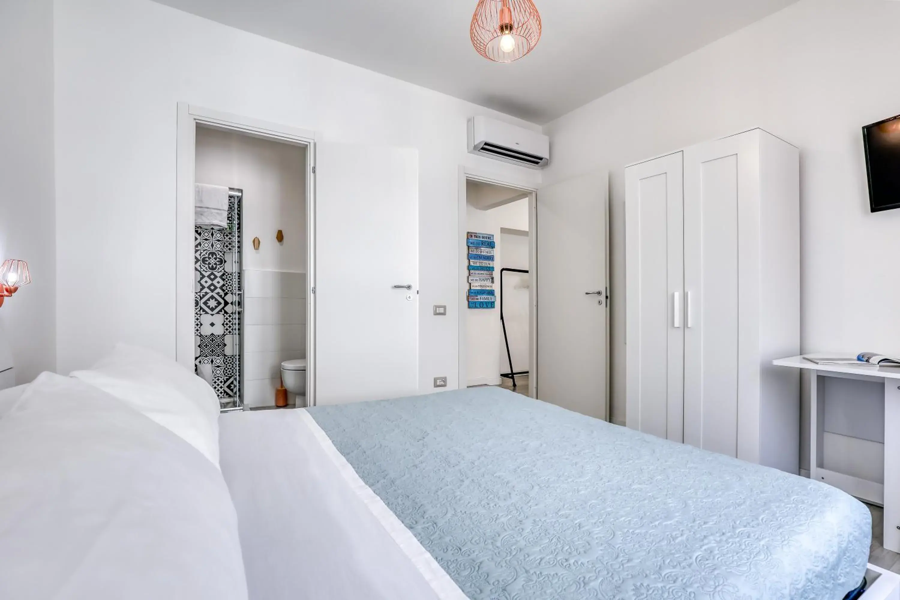 Single Room with Private Bathroom - single occupancy in INTERZASTRADA B&B Single Room with Private Bathroom - single occupancy in INTERZASTRADA B&B