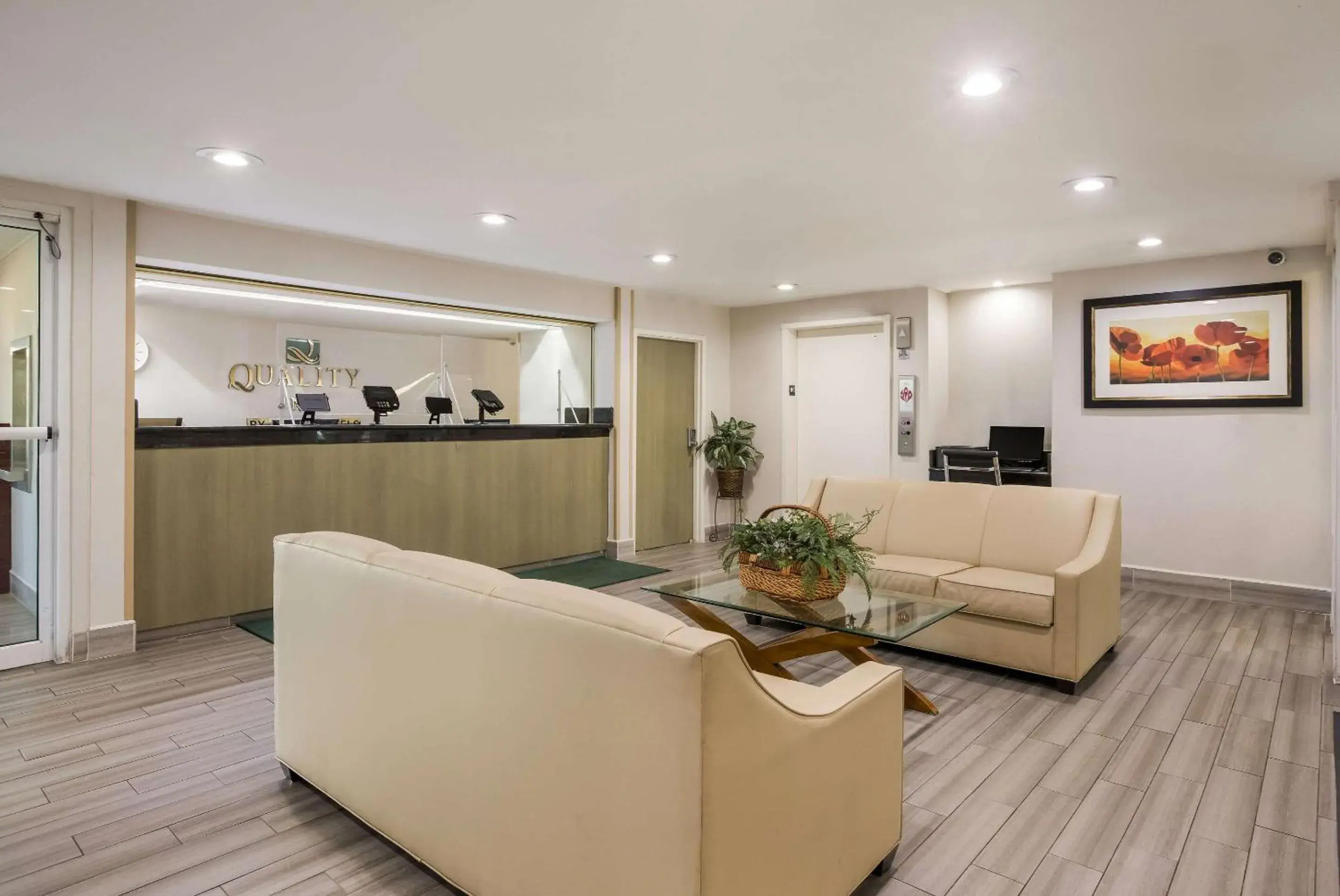 Lobby or reception in Quality Inn Northlake Lobby or reception in Quality Inn Northlake