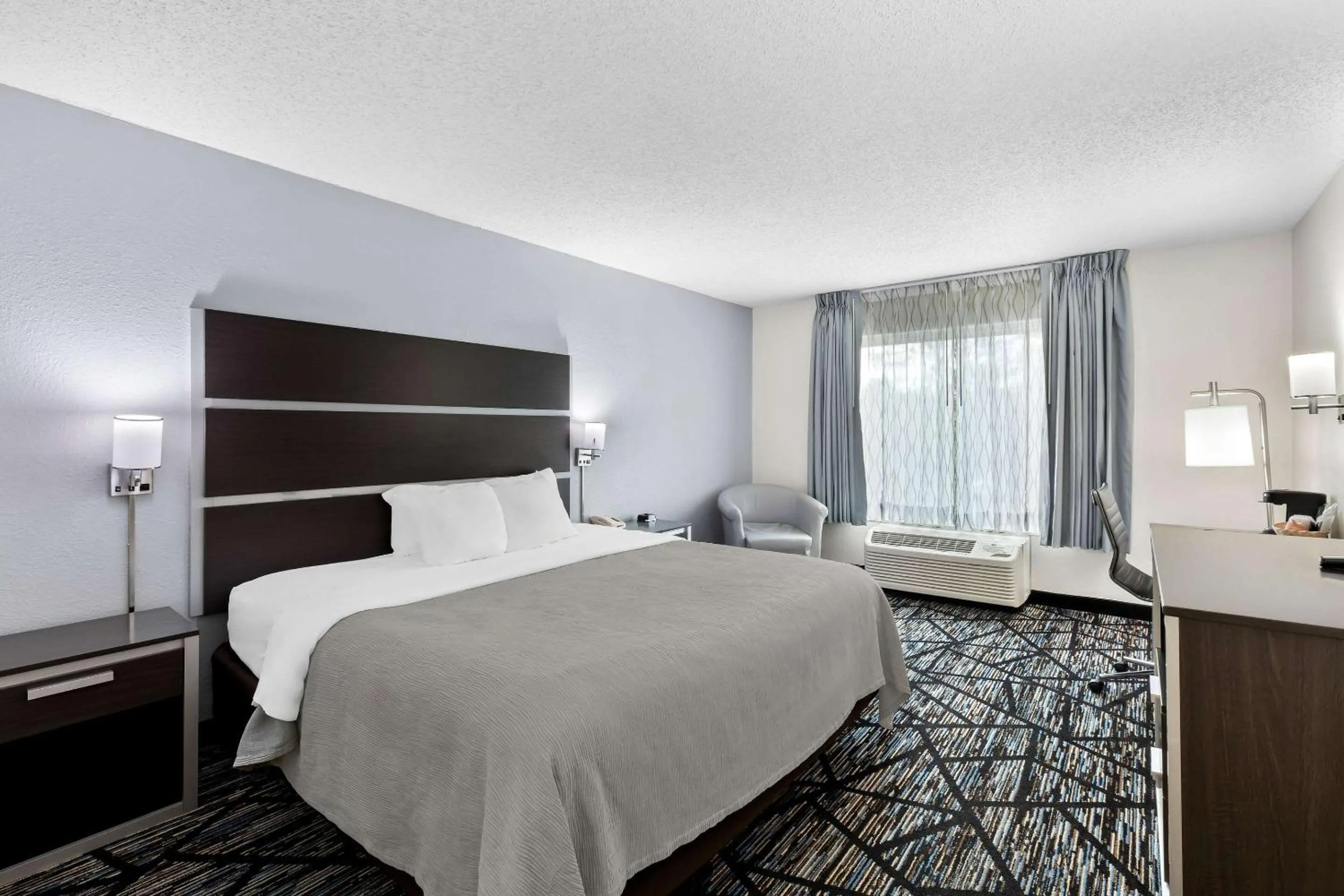 Bedroom, Bed in Quality Inn Northlake