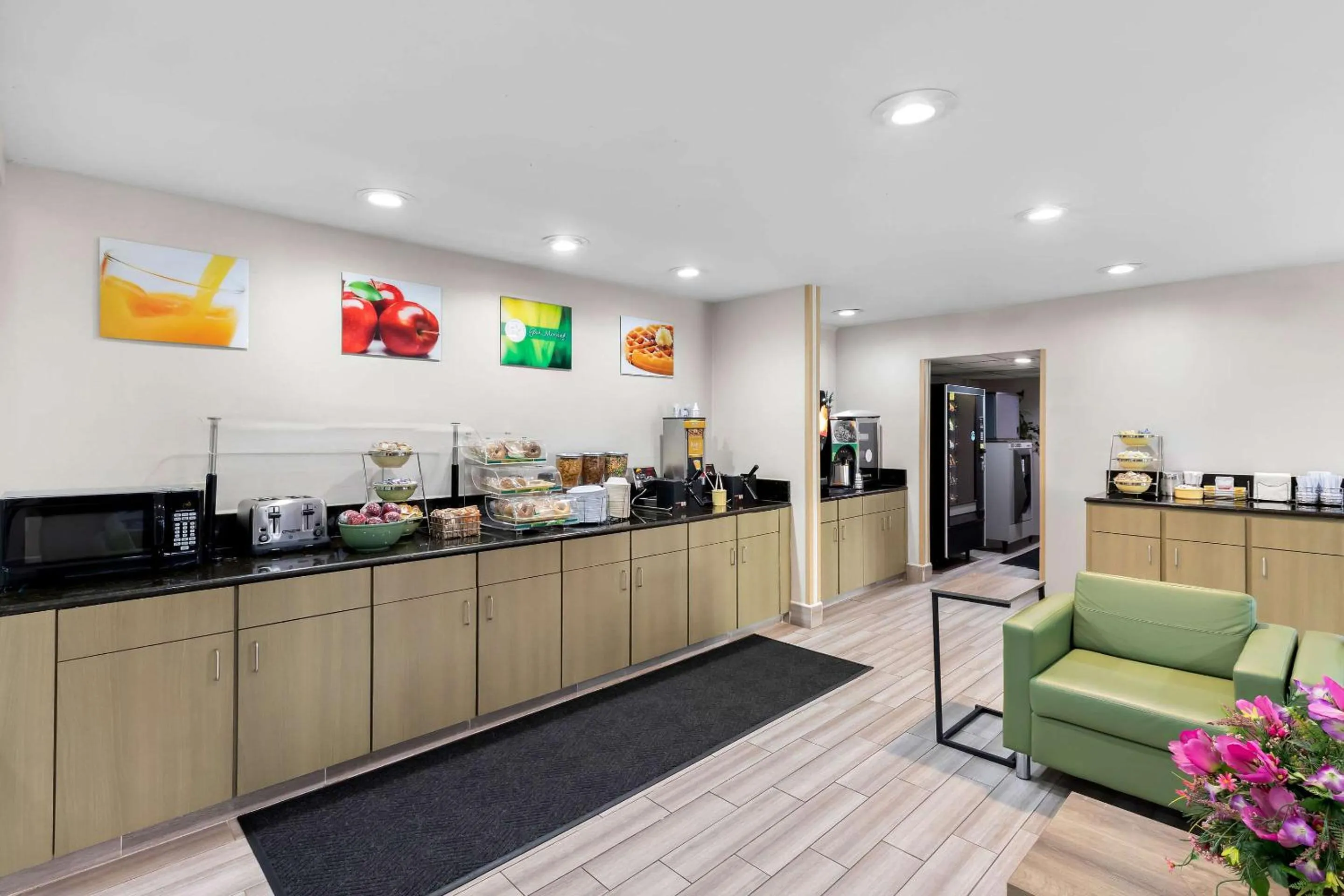 Breakfast in Quality Inn Northlake