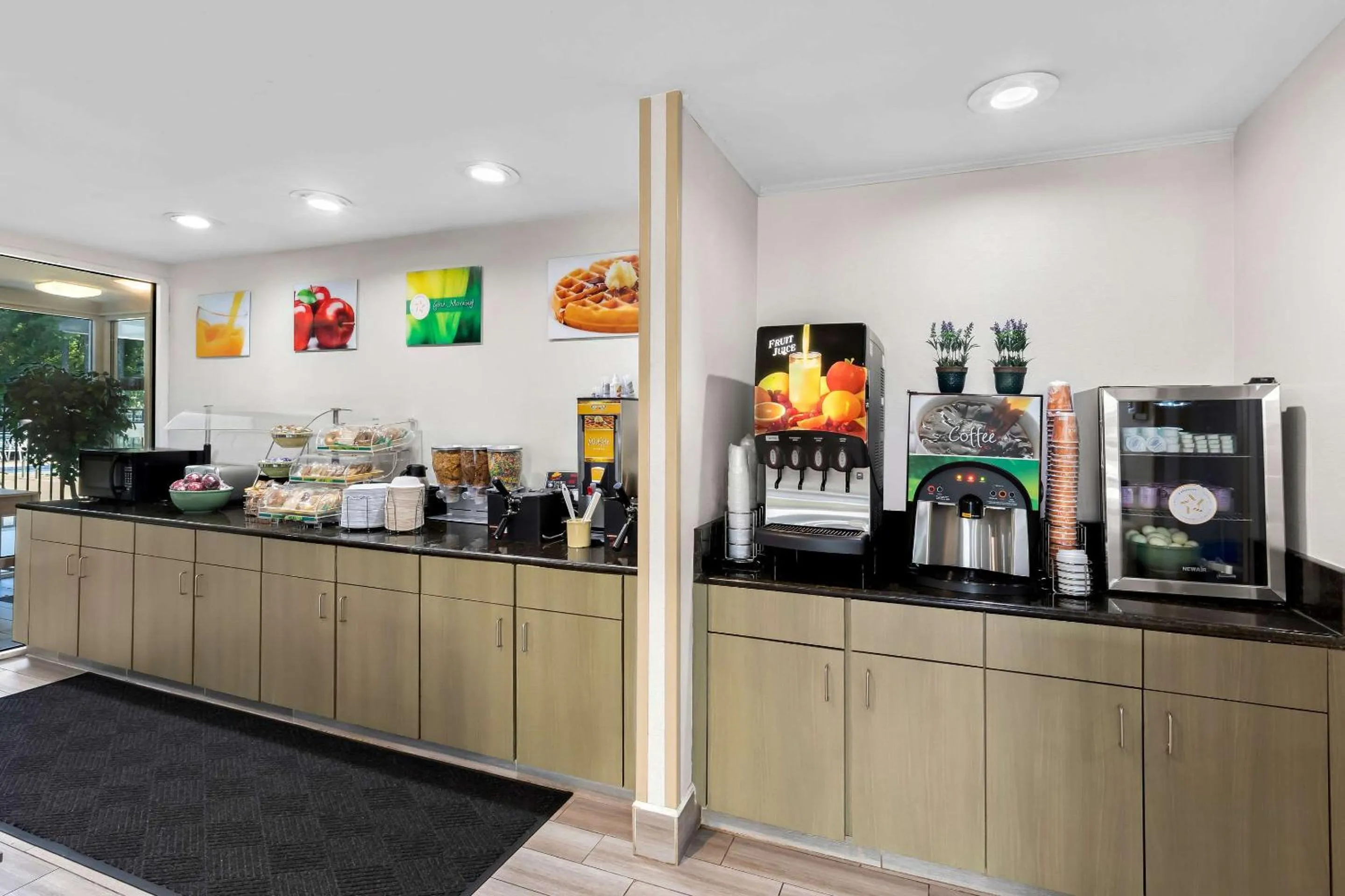 Breakfast in Quality Inn Northlake