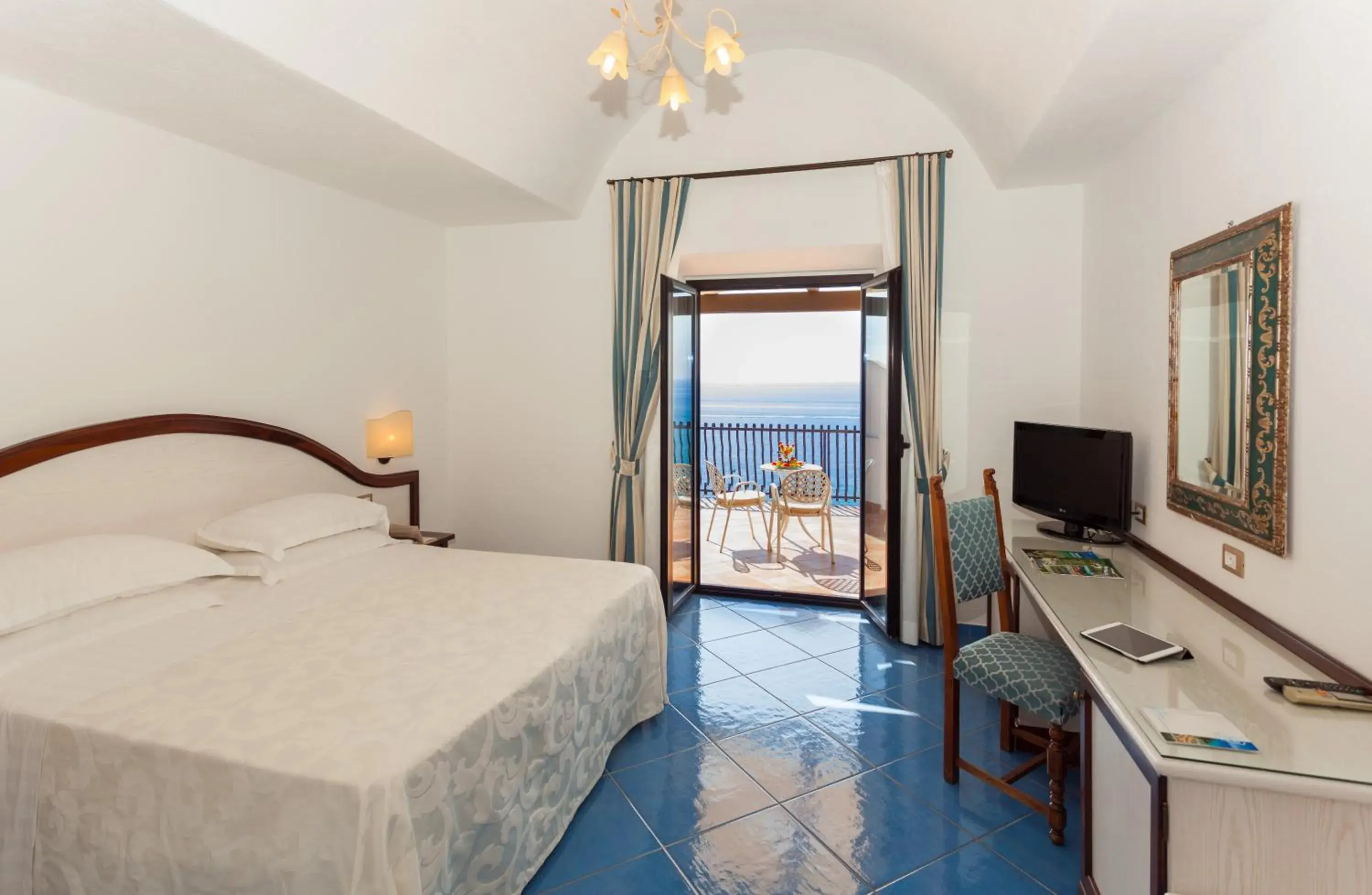 Superior Double Room with Terrace and Sea view in Grand Hotel Le Rocce Superior Double Room with Terrace and Sea view in Grand Hotel Le Rocce