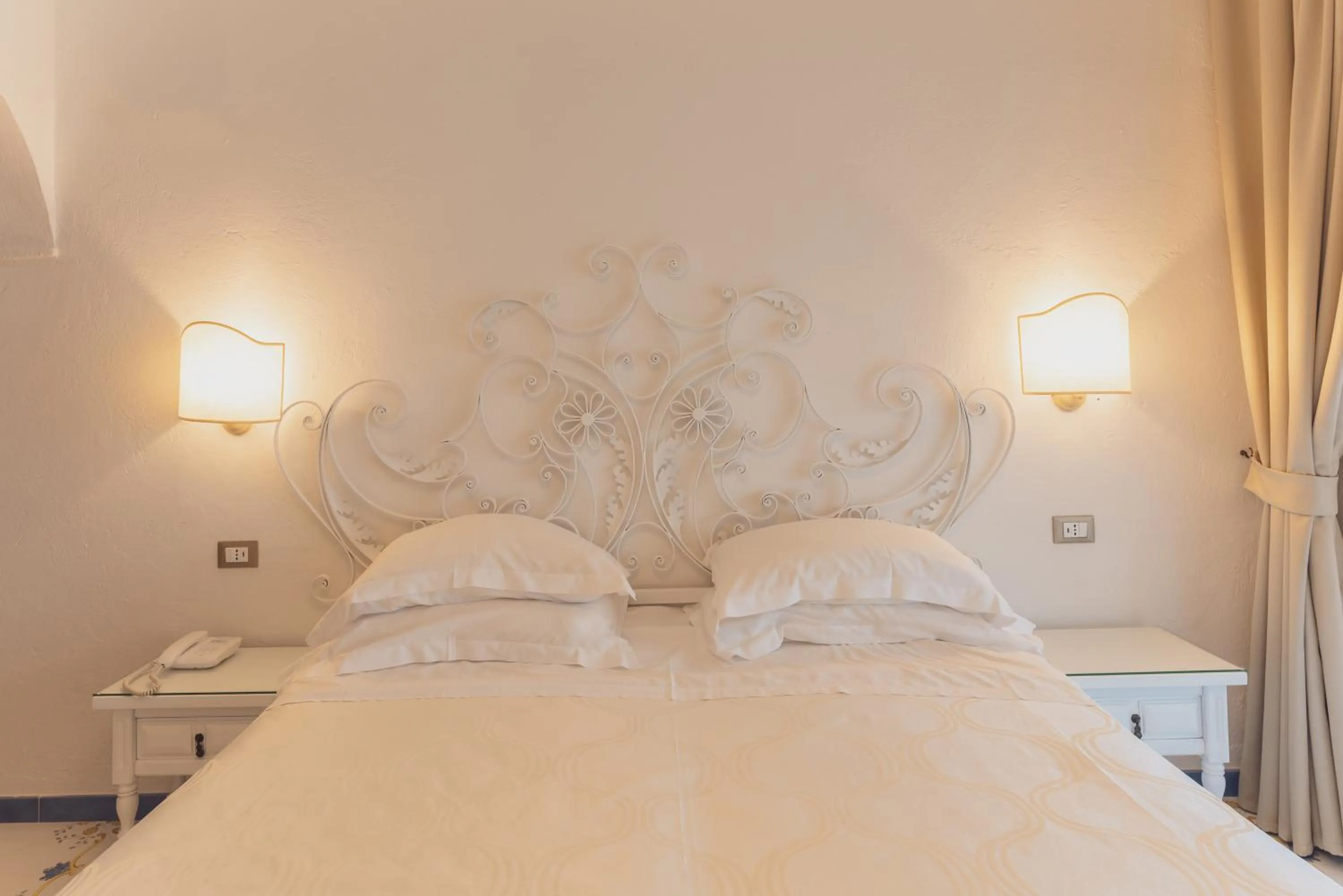 Bed in Grand Hotel Le Rocce