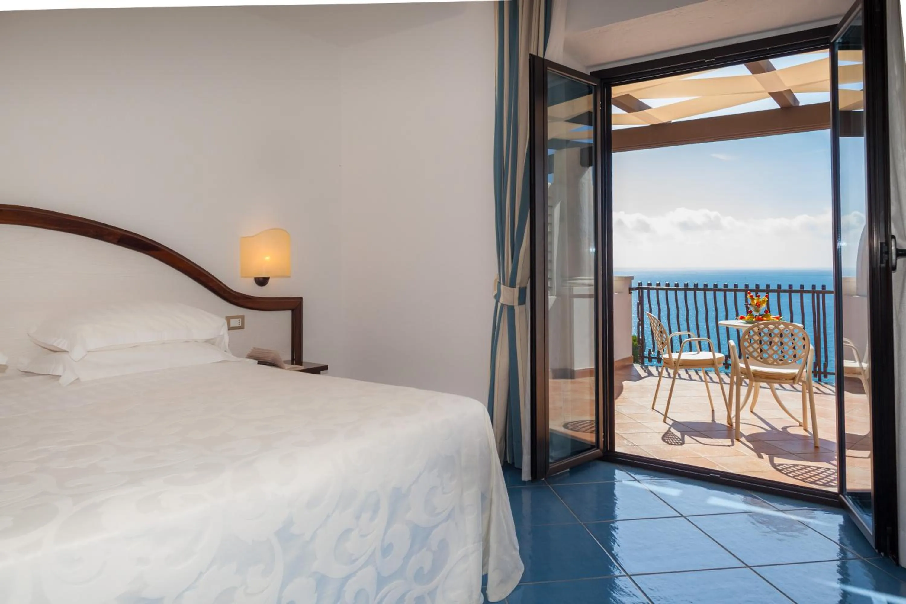 View (from property/room), Bed in Grand Hotel Le Rocce