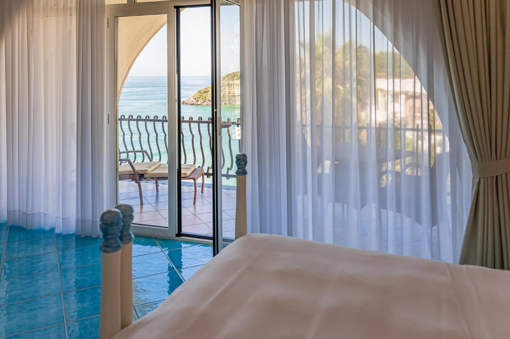 Bed in Grand Hotel Le Rocce