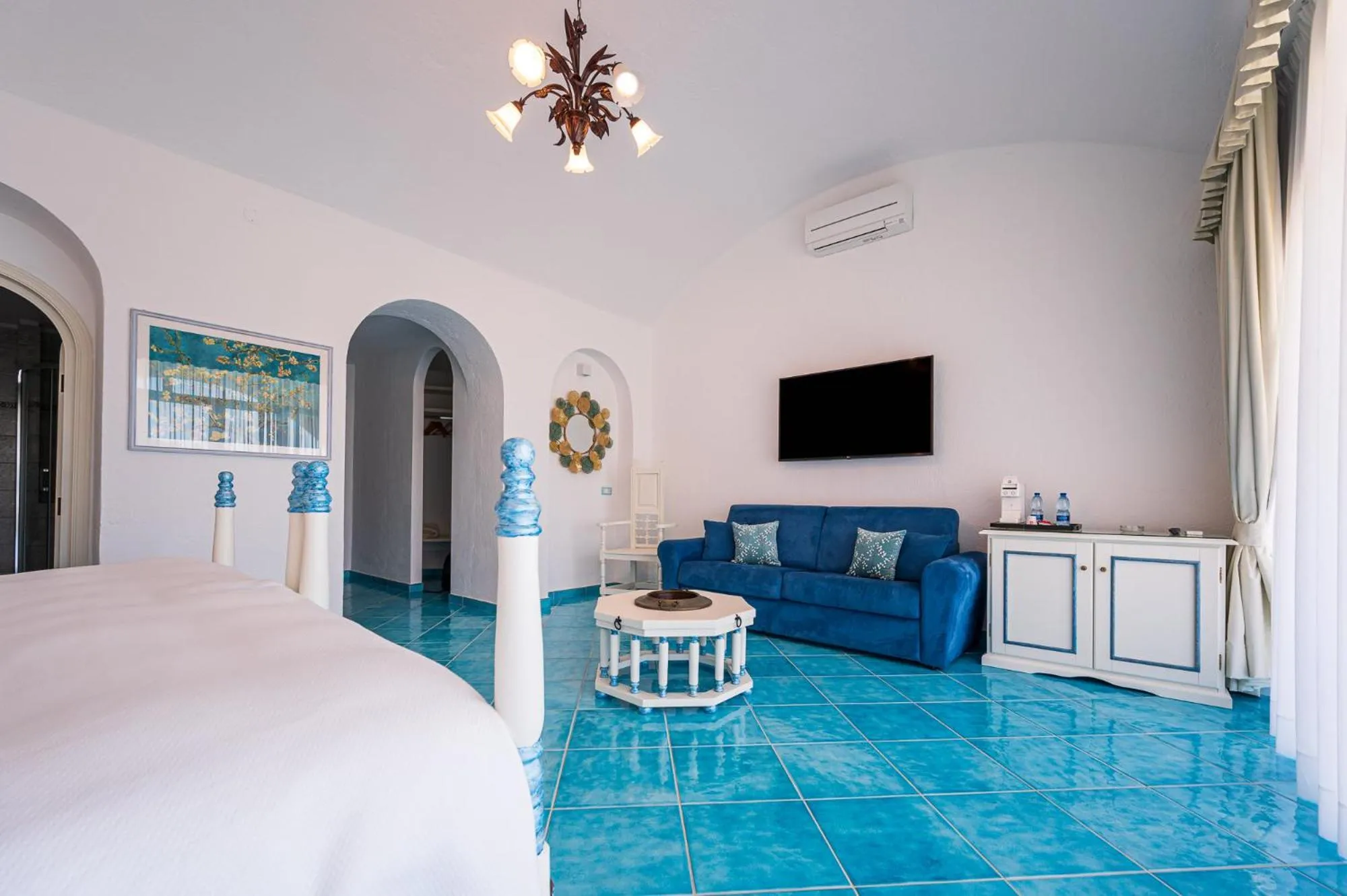 Bed in Grand Hotel Le Rocce