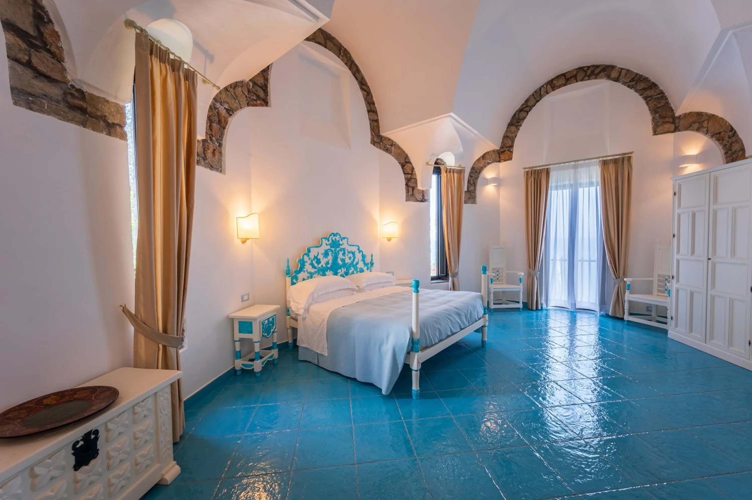 Bed in Grand Hotel Le Rocce