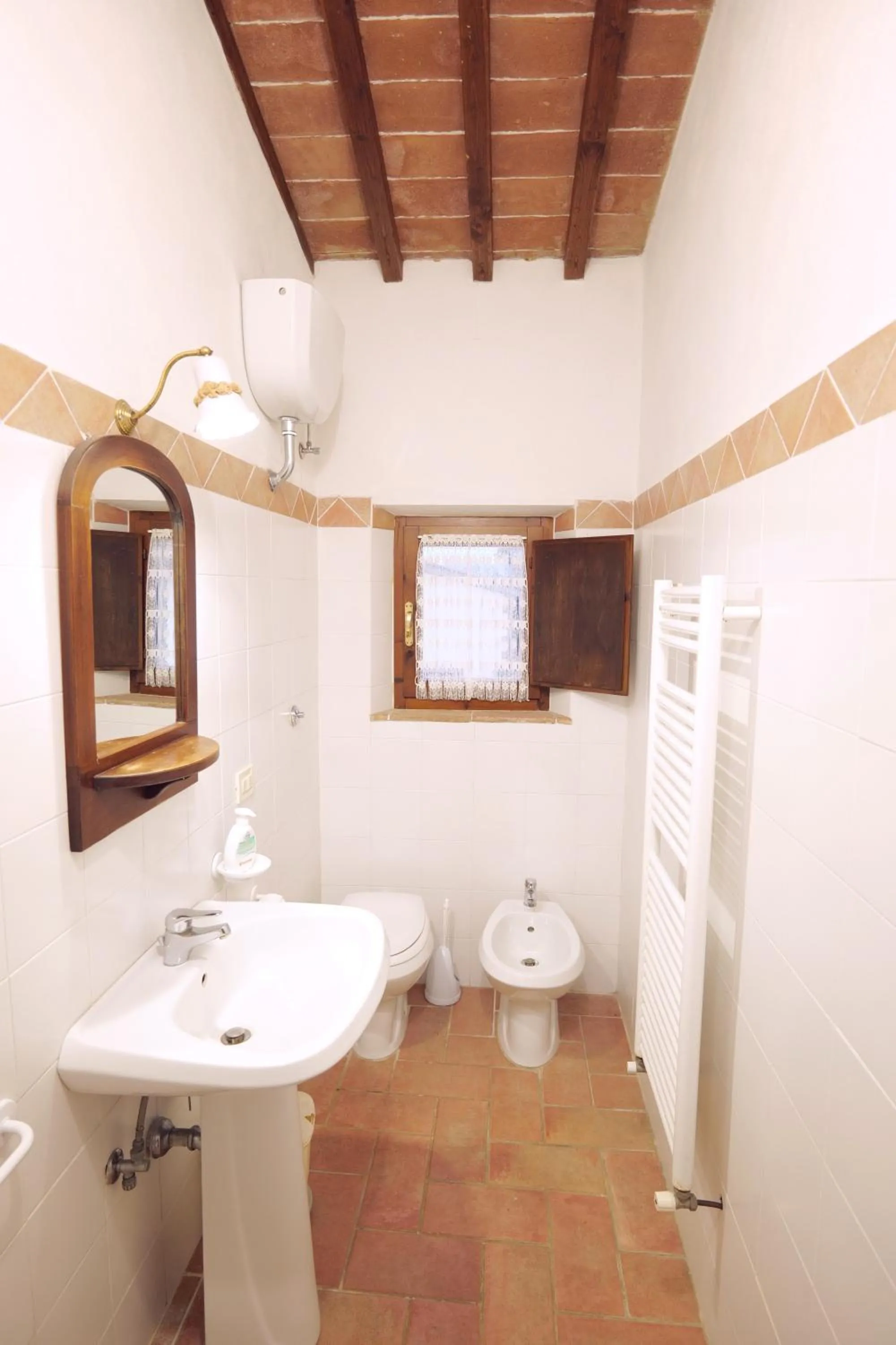 Toilet in Agriturismo Montegonfoli