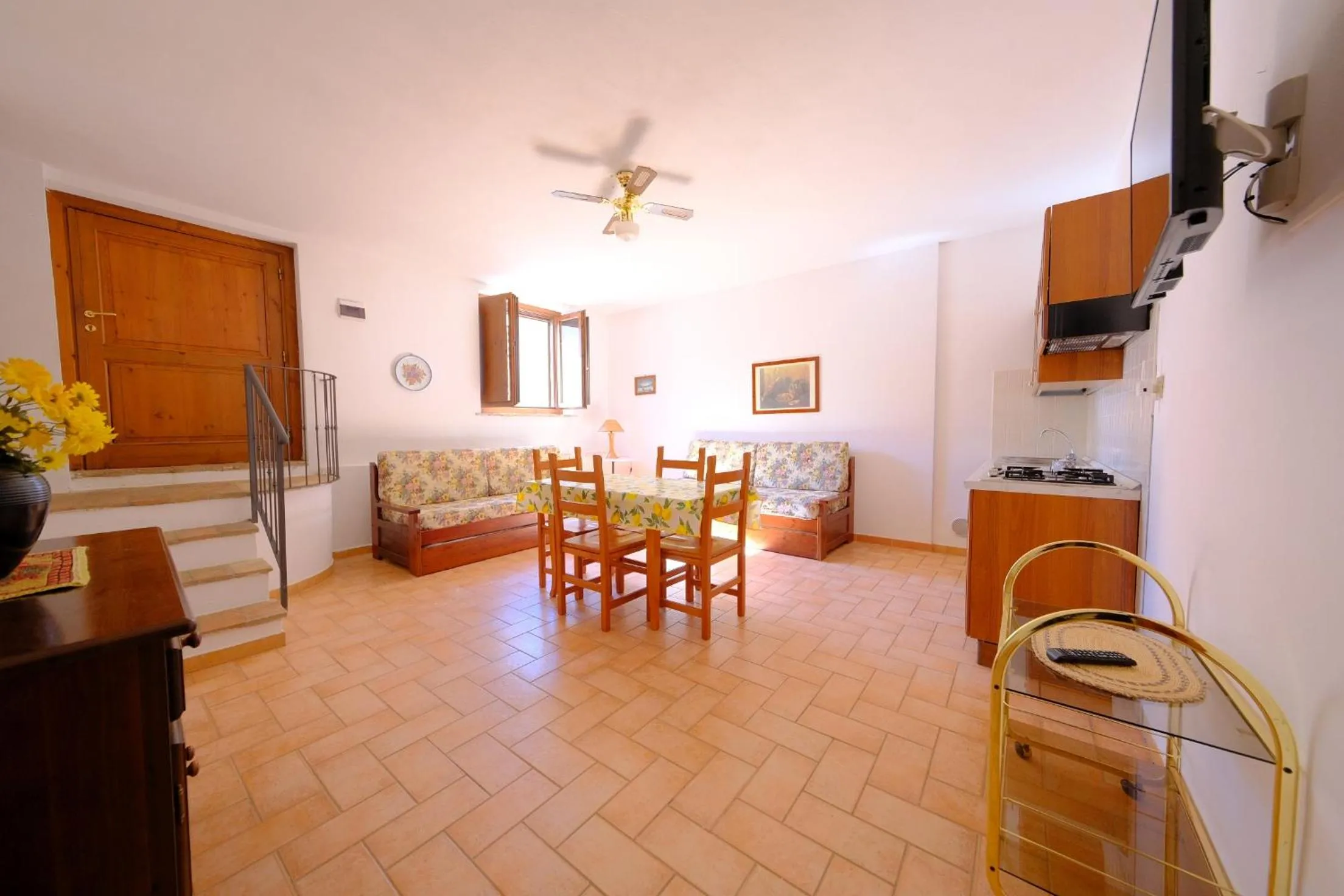 Kitchen or kitchenette in Agriturismo Montegonfoli