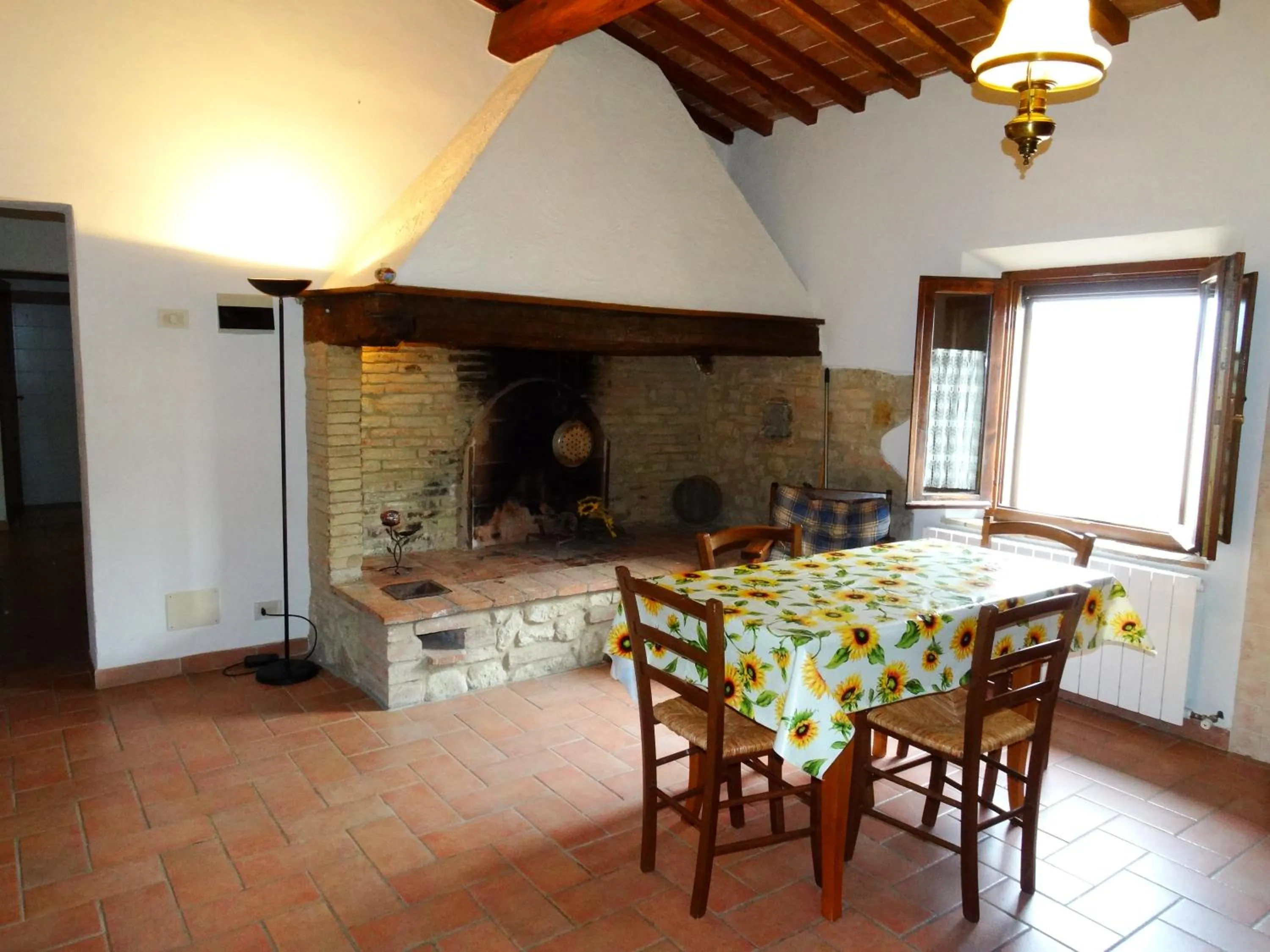 Kitchen or kitchenette in Agriturismo Montegonfoli