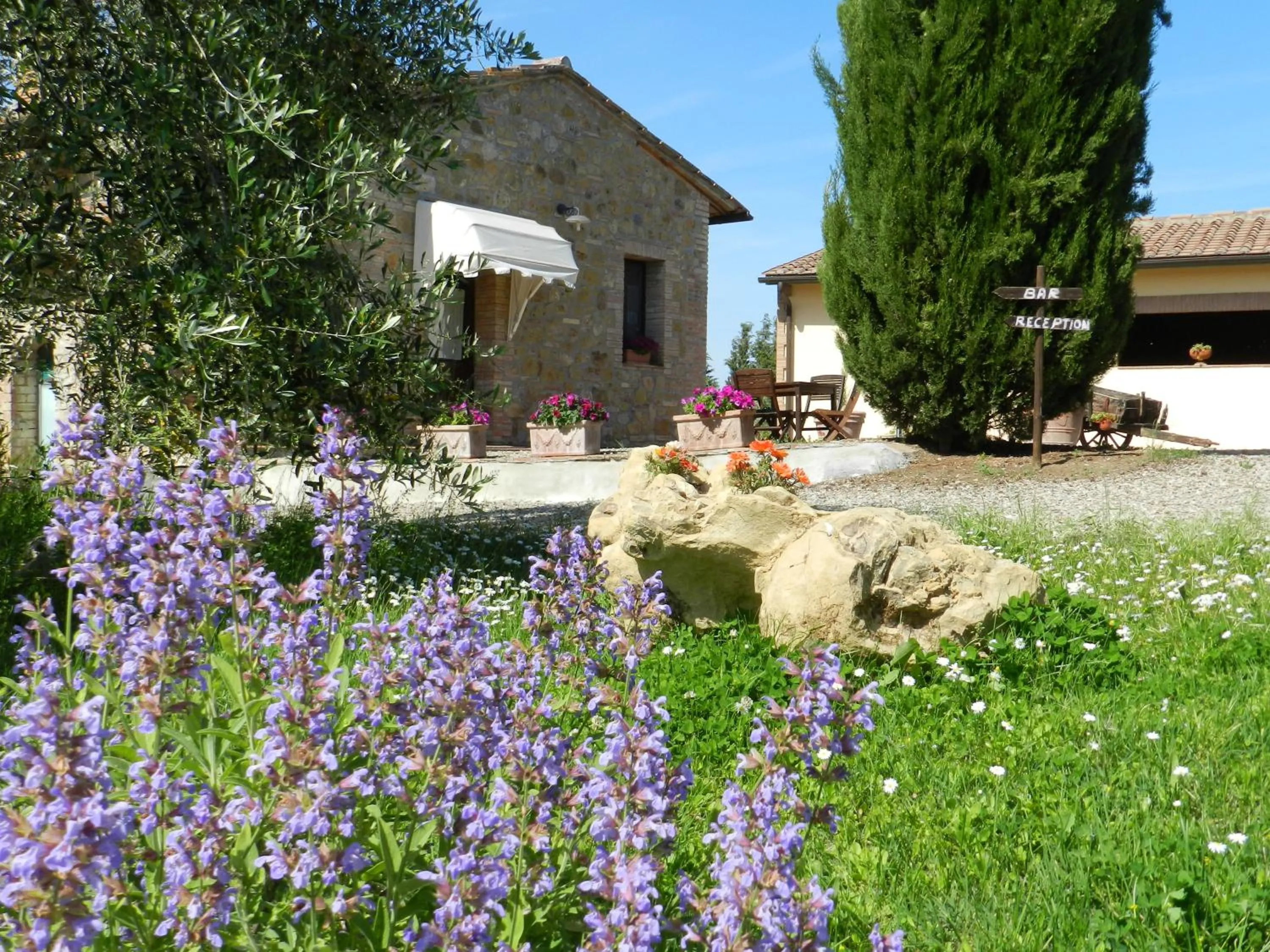 Property building in Agriturismo Montegonfoli