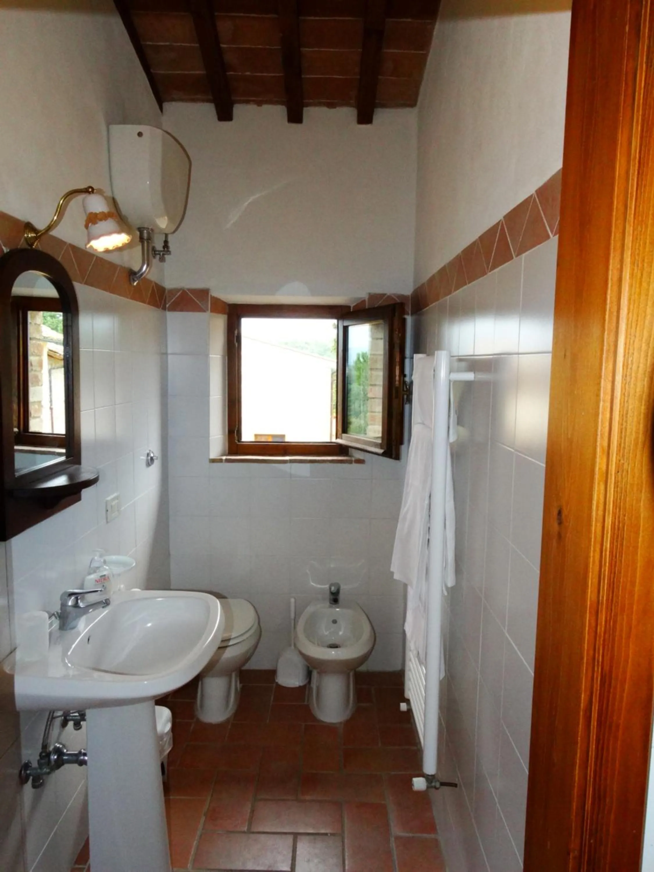 Toilet in Agriturismo Montegonfoli