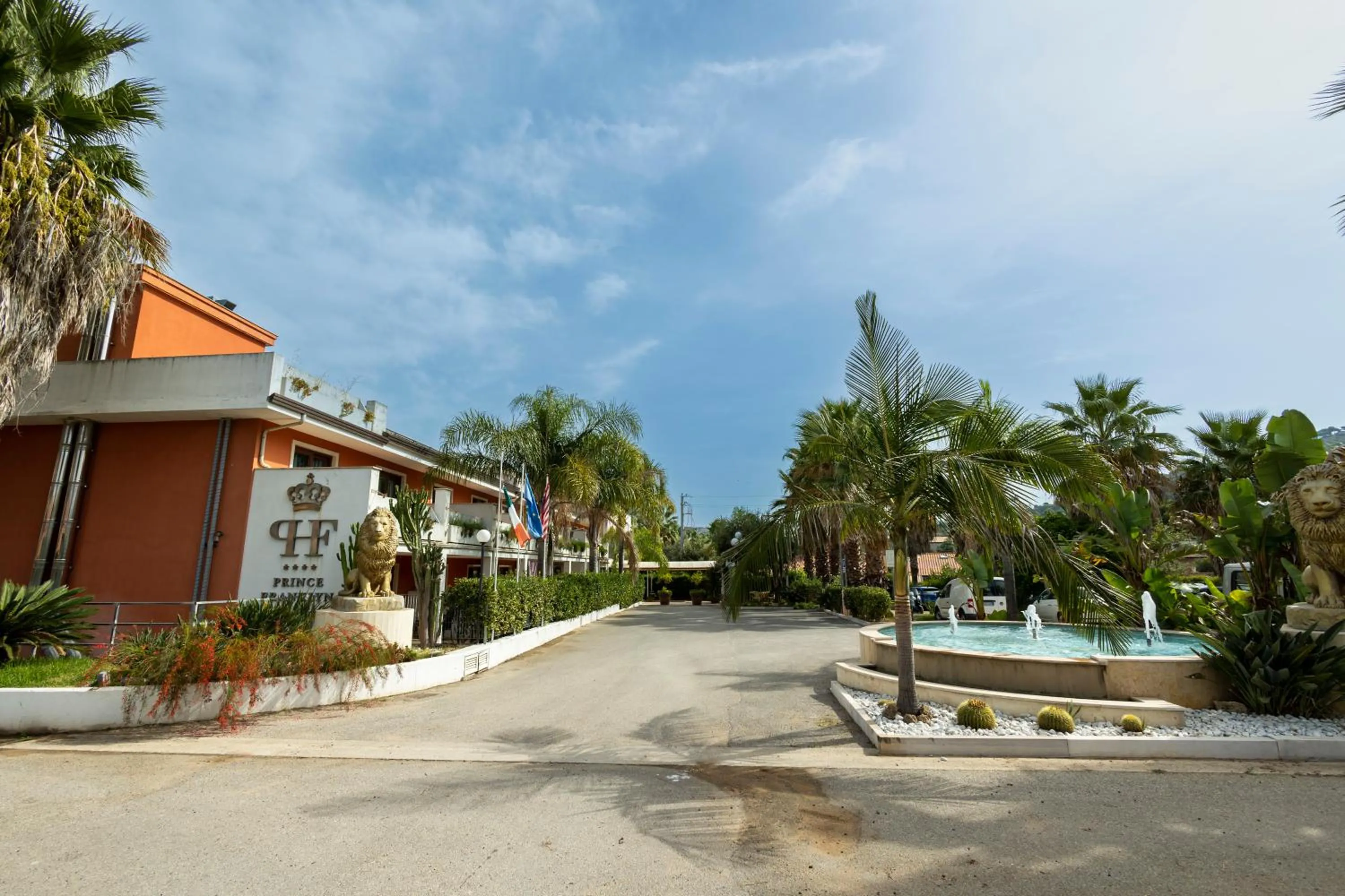 Facade/entrance in Prince Franklyn Hotel