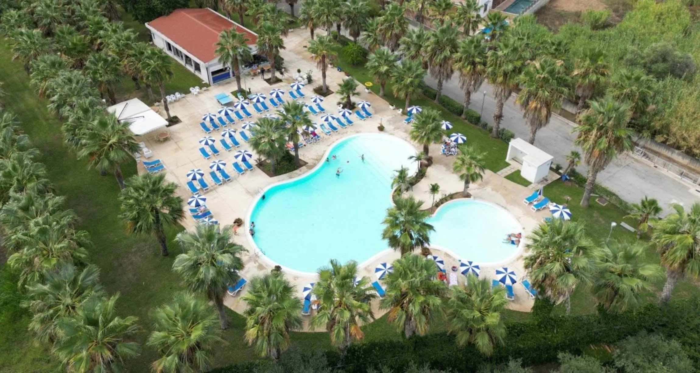 Swimming pool in Prince Franklyn Hotel