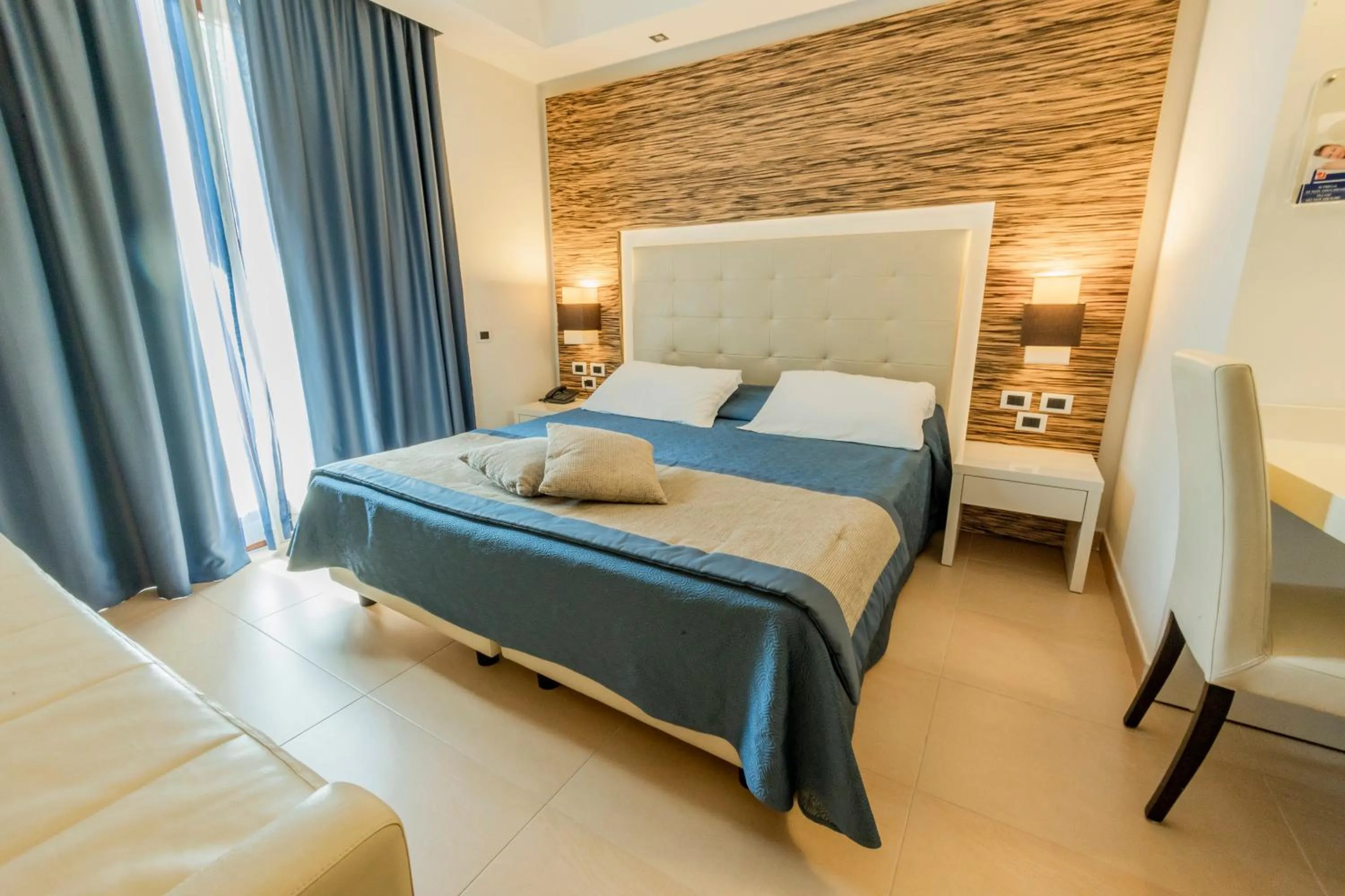 Bedroom, Bed in Prince Franklyn Hotel