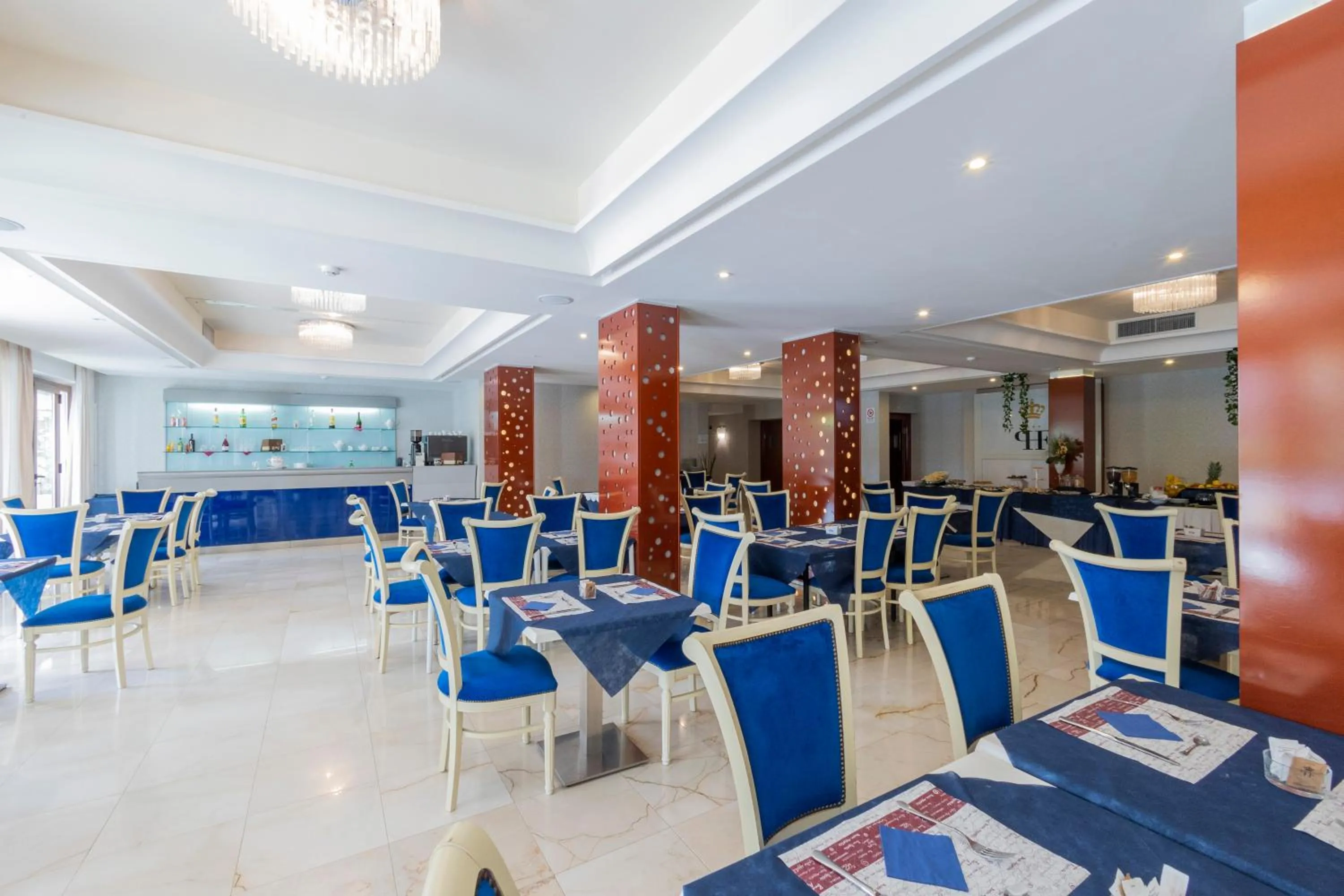 Restaurant/places to eat in Prince Franklyn Hotel