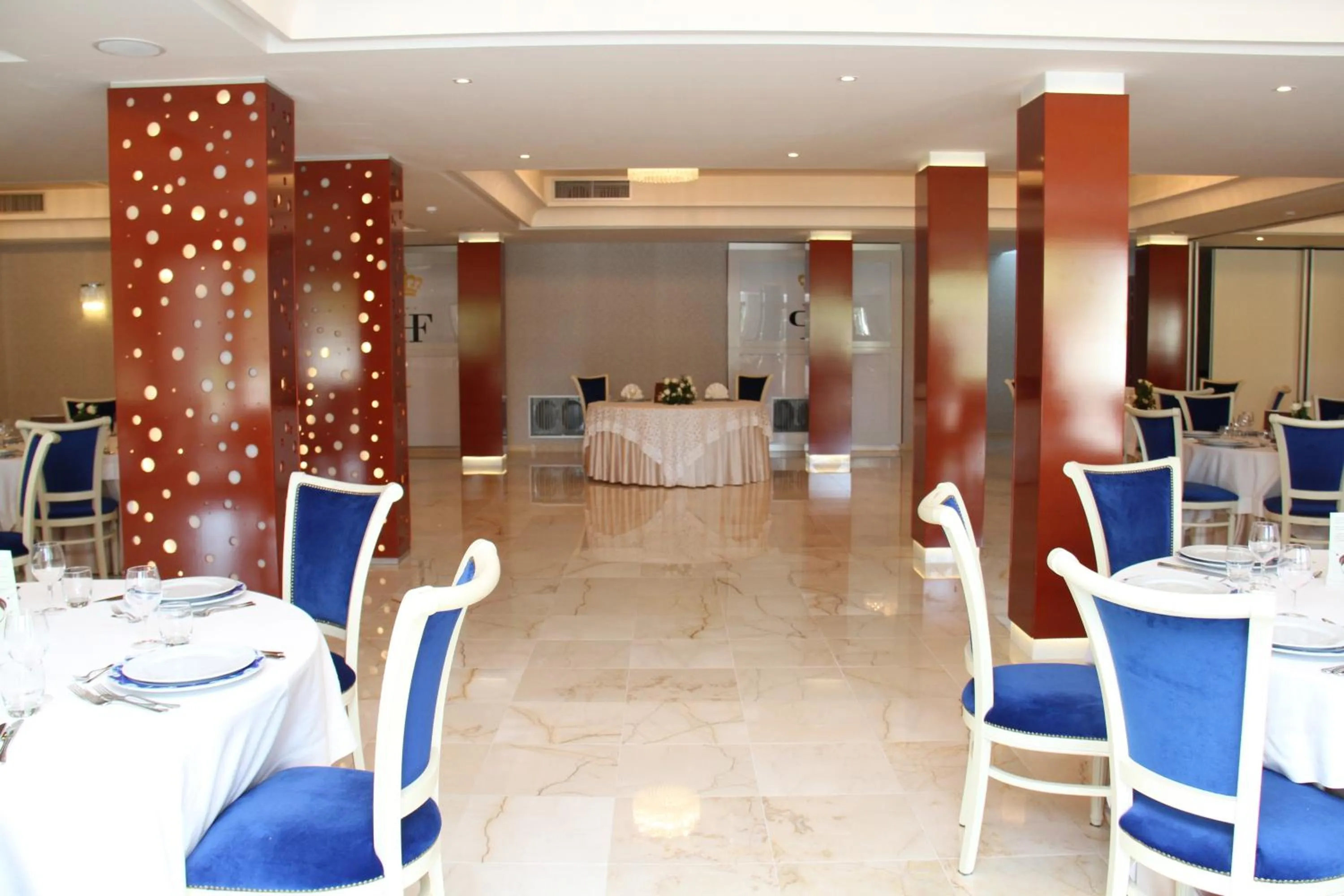 Restaurant/places to eat in Prince Franklyn Hotel