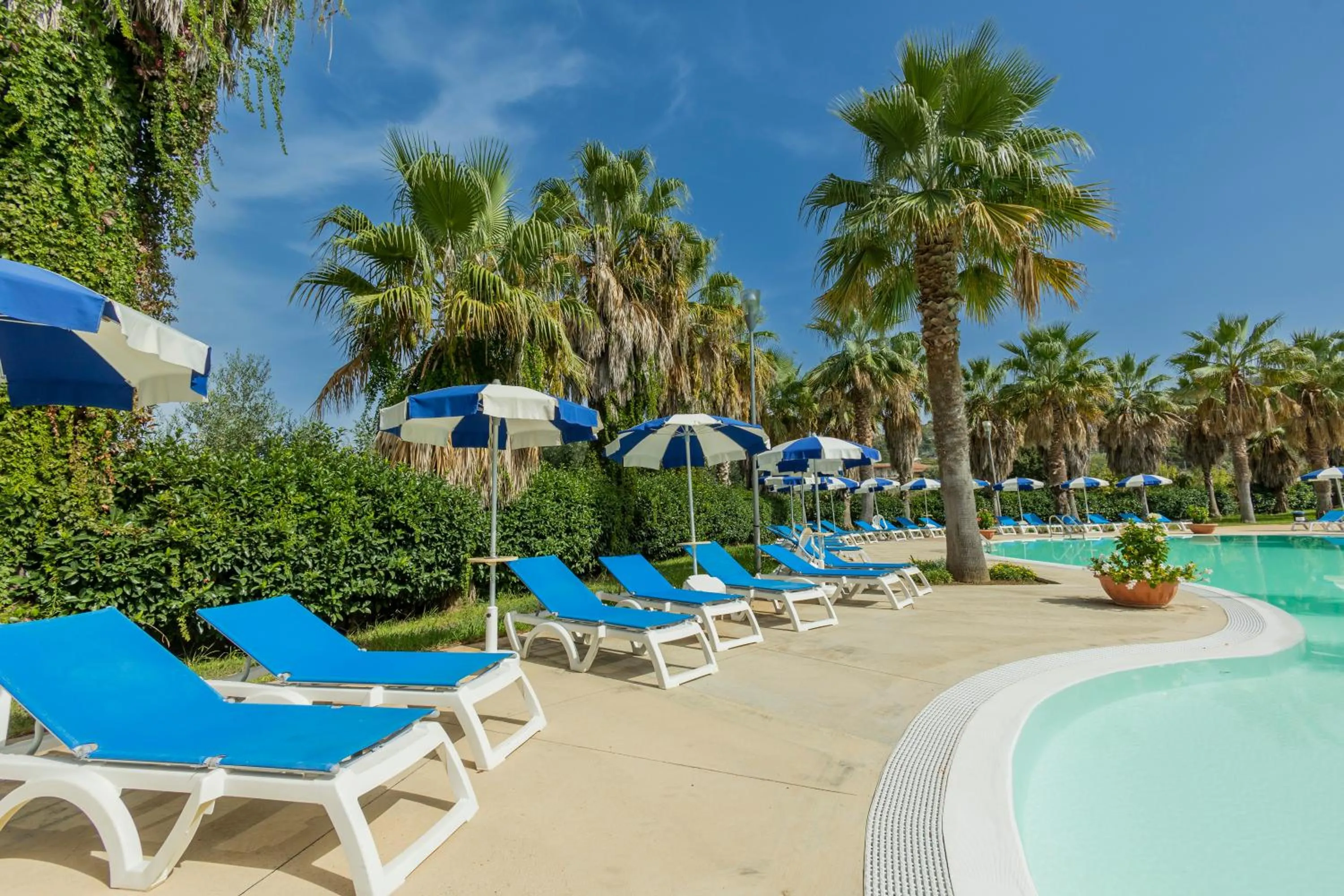 Swimming pool in Prince Franklyn Hotel
