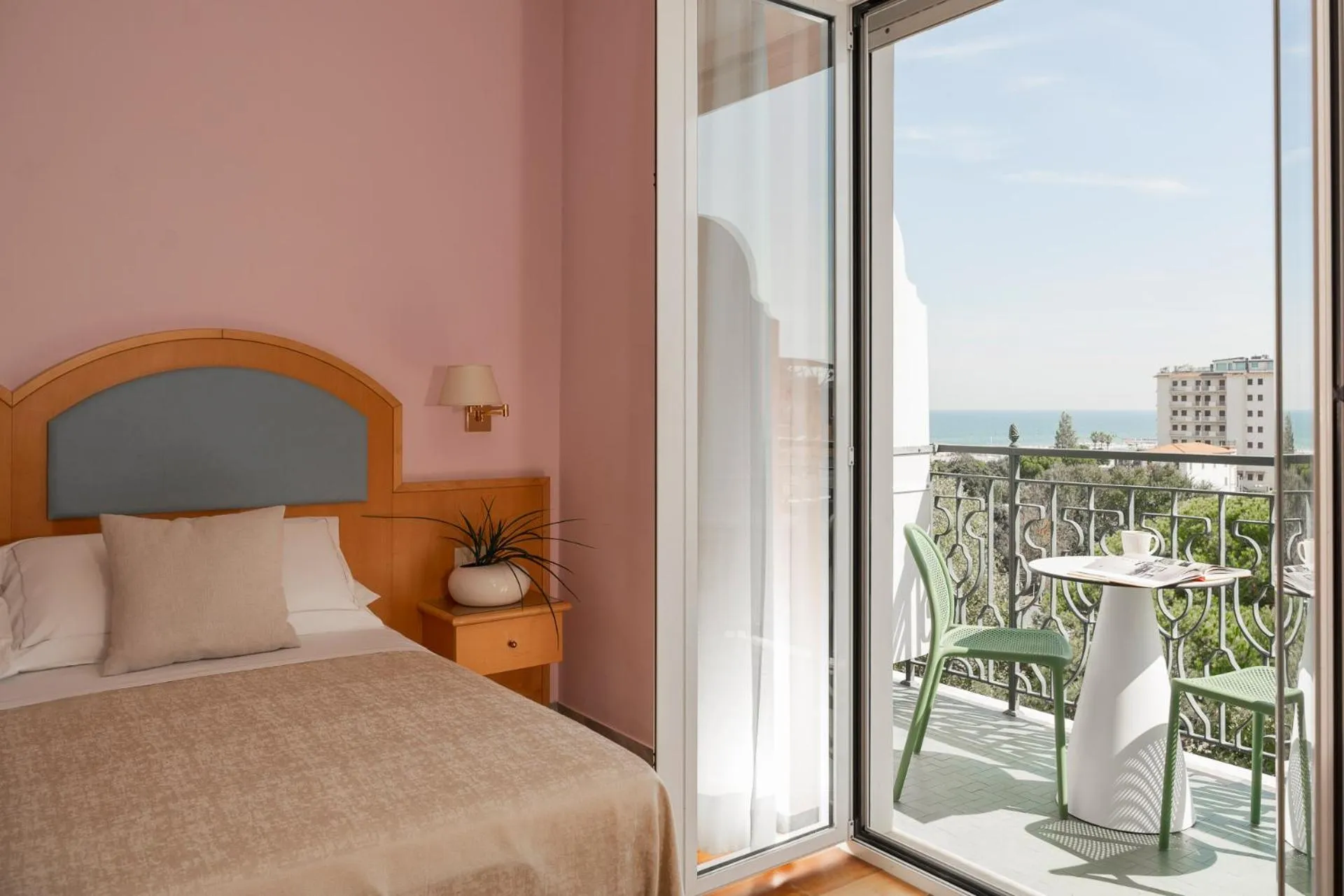 View (from property/room), Bed in Hotel Parco