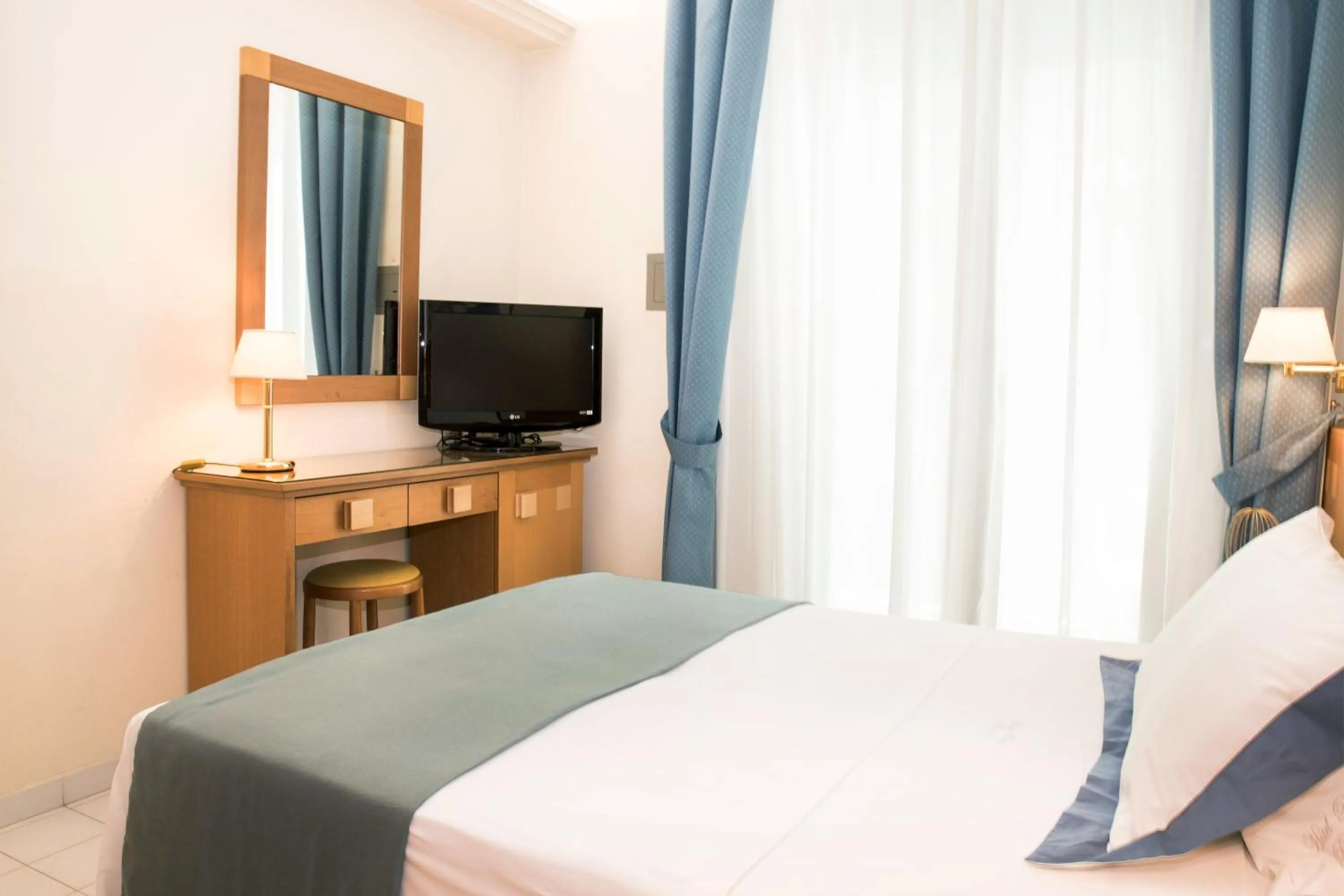 Bathroom, Bed in Hotel Parco