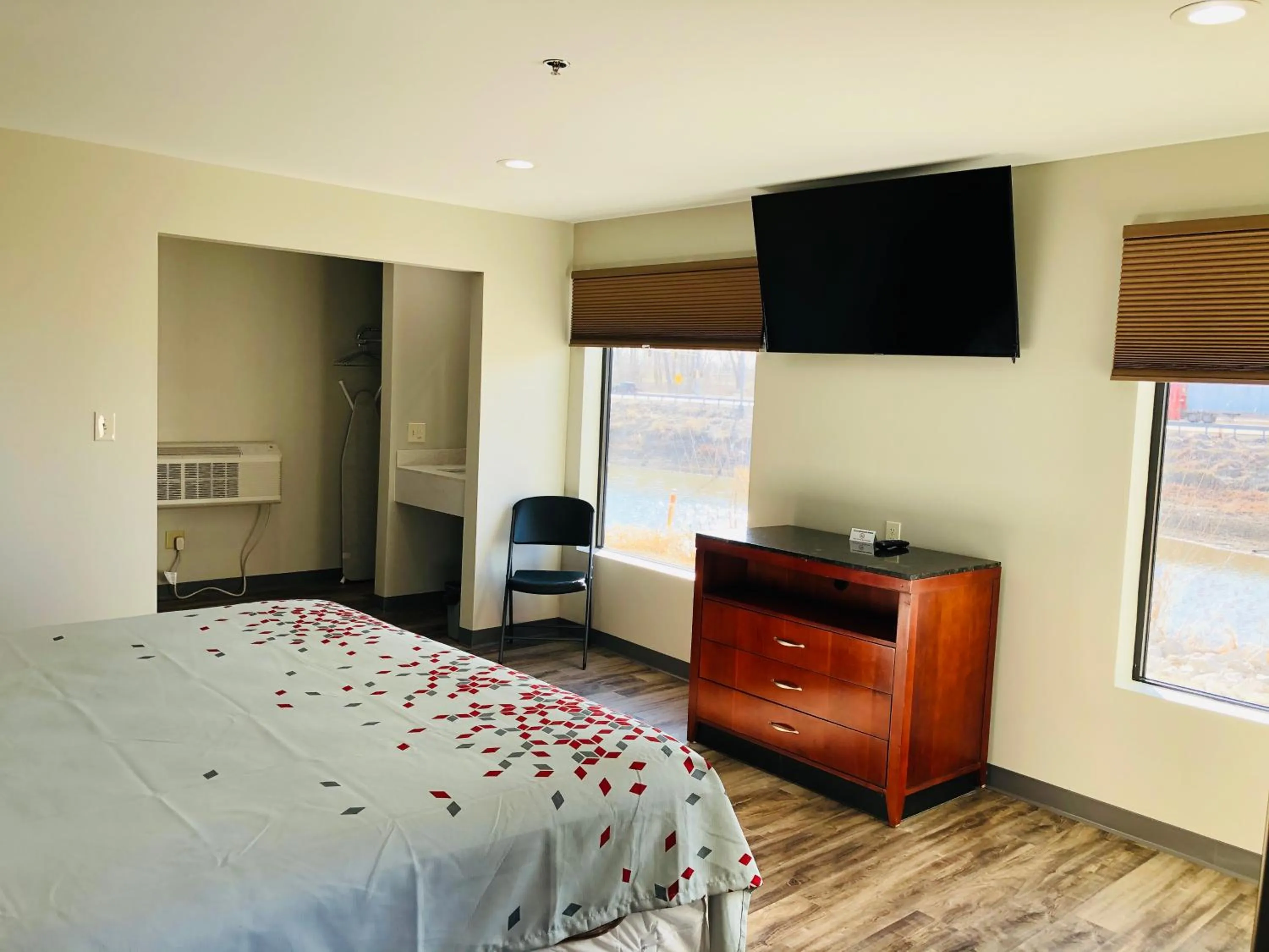 Bed in BEL AIR MOTEL